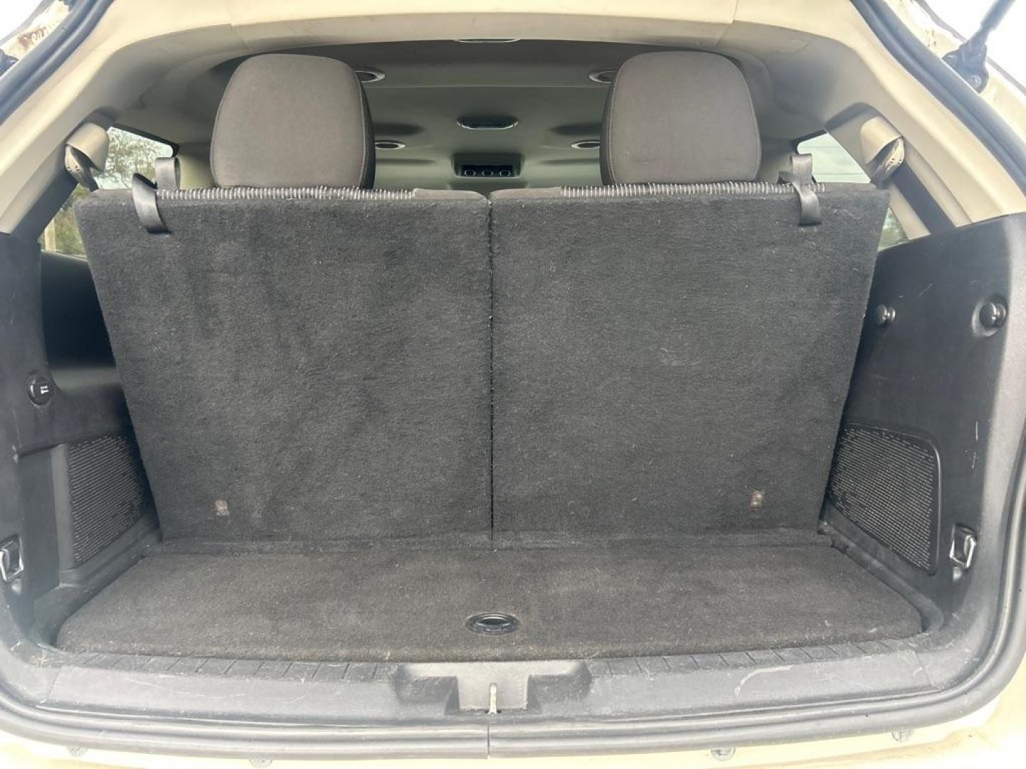 2016 WHITE DODGE JOURNEY SE (3C4PDCAB3GT) with an 2.4L engine, Automatic transmission, located at 2514 Williamson Rd NE, Roanoke, VA, 24012, (540) 265-7770, 37.294636, -79.936249 - NO CREDIT CHECK FINANCING WITH ONLY $1700 DOWN PAYMENT!!!! Check out our website www.needausedvehicle.com for our No Credit Check/ In House Financing options!! No Credit Check Available!!! In House Financing Available!!! All Clean Title Vehicles (no Salvaged or flooded vehicles ever on our lot)! - Photo#2