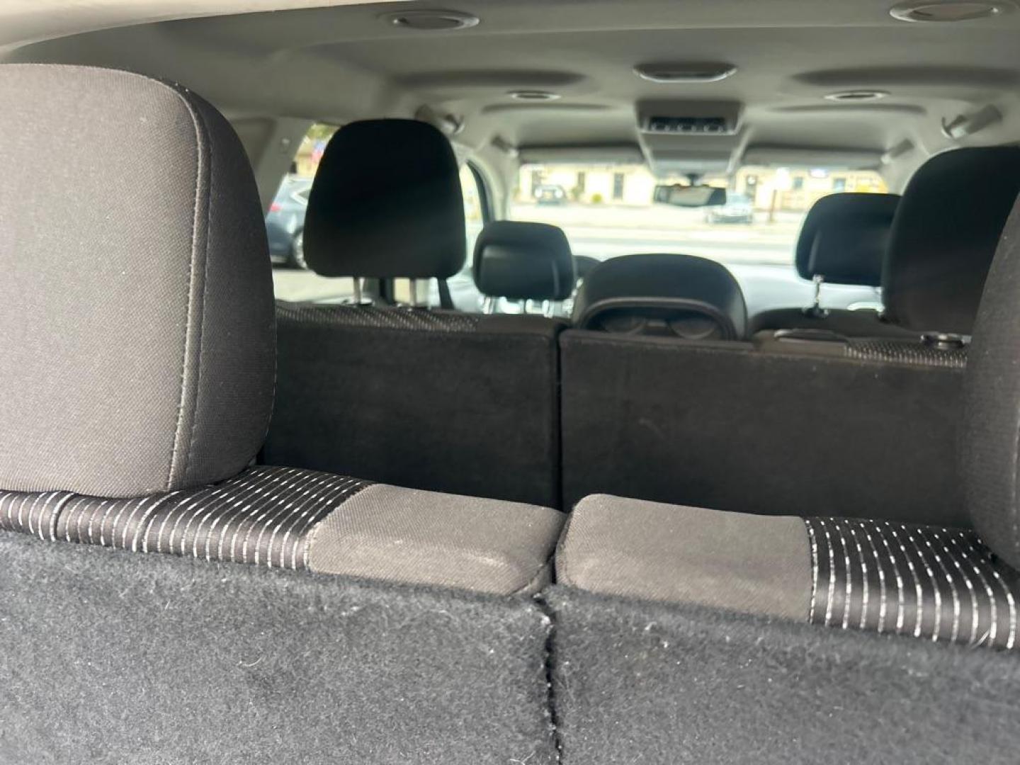 2016 WHITE DODGE JOURNEY SE (3C4PDCAB3GT) with an 2.4L engine, Automatic transmission, located at 2514 Williamson Rd NE, Roanoke, VA, 24012, (540) 265-7770, 37.294636, -79.936249 - NO CREDIT CHECK FINANCING WITH ONLY $1700 DOWN PAYMENT!!!! Check out our website www.needausedvehicle.com for our No Credit Check/ In House Financing options!! No Credit Check Available!!! In House Financing Available!!! All Clean Title Vehicles (no Salvaged or flooded vehicles ever on our lot)! - Photo#4