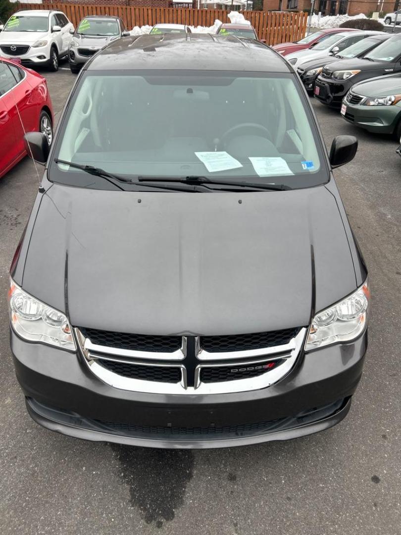 2015 GRAY DODGE GRAND CARAVAN SE (2C4RDGBG5FR) with an 3.6L engine, Automatic transmission, located at 2514 Williamson Rd NE, Roanoke, VA, 24012, (540) 265-7770, 37.294636, -79.936249 - Photo#1