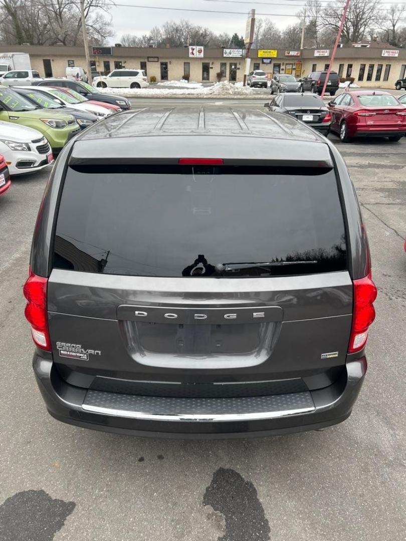 2015 GRAY DODGE GRAND CARAVAN SE (2C4RDGBG5FR) with an 3.6L engine, Automatic transmission, located at 2514 Williamson Rd NE, Roanoke, VA, 24012, (540) 265-7770, 37.294636, -79.936249 - Photo#3