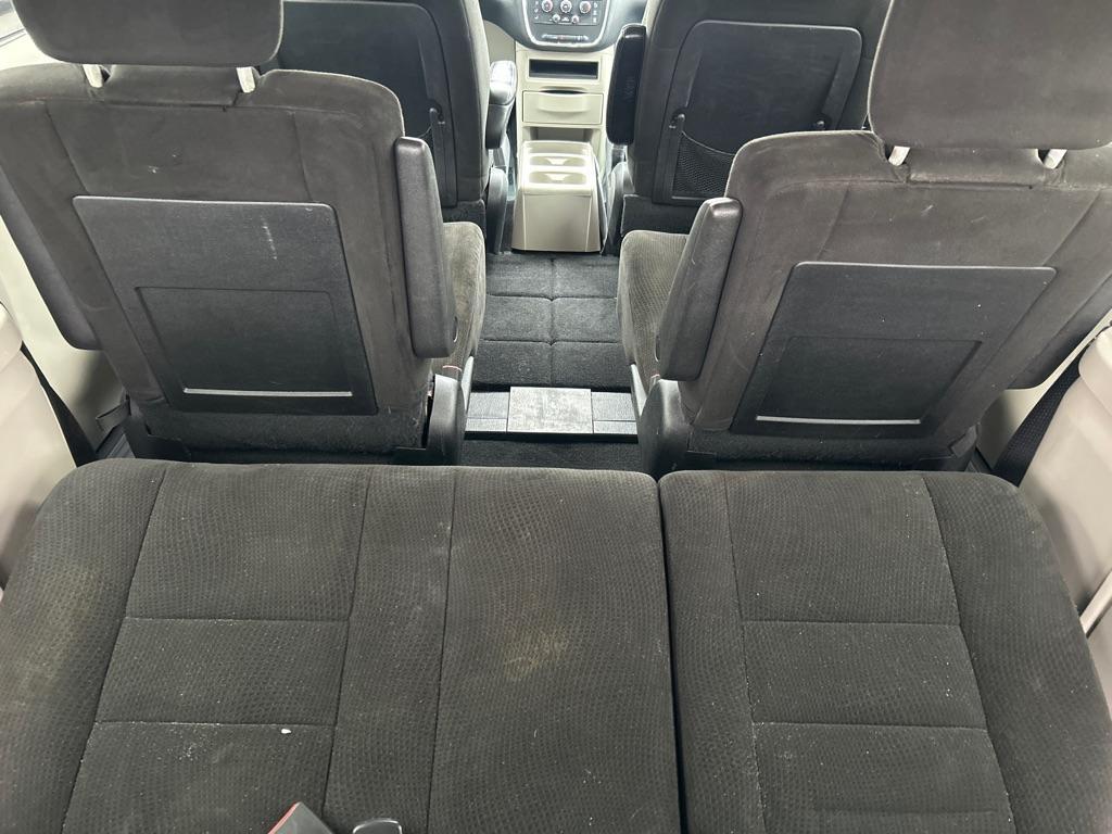 2015 GRAY DODGE GRAND CARAVAN SE (2C4RDGBG5FR) with an 3.6L engine, Automatic transmission, located at 2514 Williamson Rd NE, Roanoke, VA, 24012, (540) 265-7770, 37.294636, -79.936249 - NO CREDIT CHECK FINANCING WITH ONLY $2300 DOWN PAYMENT!!!! Check out our website www.needausedvehicle.com for our No Credit Check/ In House Financing options!! No Credit Check Available!!! In House Financing Available!!! All Clean Title Vehicles (no Salvaged or flooded vehicles ever on our lot)! - Photo#5