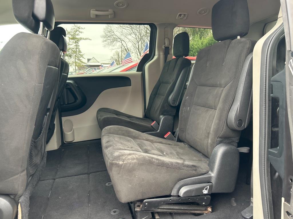 2015 GRAY DODGE GRAND CARAVAN SE (2C4RDGBG5FR) with an 3.6L engine, Automatic transmission, located at 2514 Williamson Rd NE, Roanoke, VA, 24012, (540) 265-7770, 37.294636, -79.936249 - NO CREDIT CHECK FINANCING WITH ONLY $2300 DOWN PAYMENT!!!! Check out our website www.needausedvehicle.com for our No Credit Check/ In House Financing options!! No Credit Check Available!!! In House Financing Available!!! All Clean Title Vehicles (no Salvaged or flooded vehicles ever on our lot)! - Photo#6