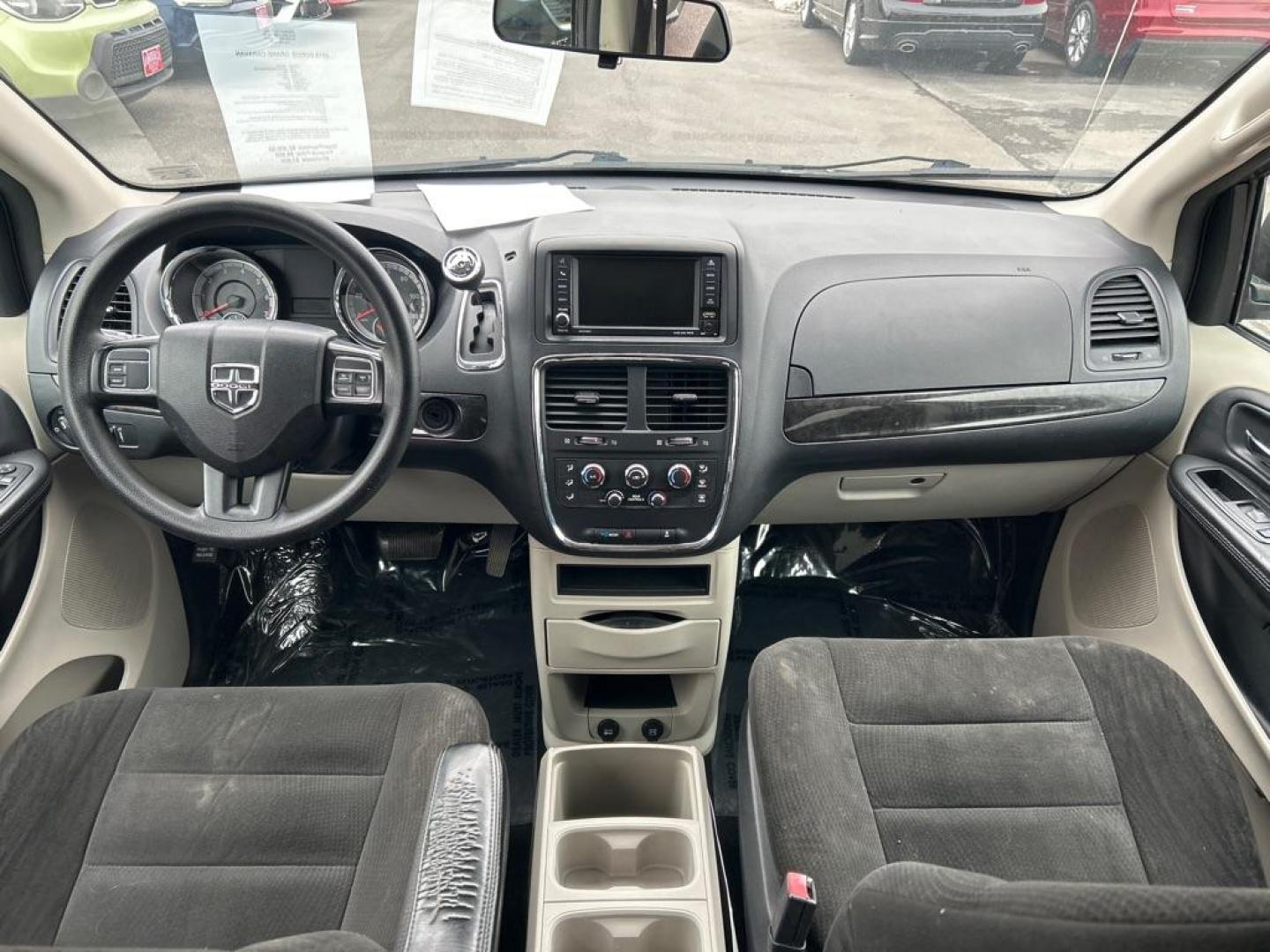 2015 GRAY DODGE GRAND CARAVAN SE (2C4RDGBG5FR) with an 3.6L engine, Automatic transmission, located at 2514 Williamson Rd NE, Roanoke, VA, 24012, (540) 265-7770, 37.294636, -79.936249 - Photo#7