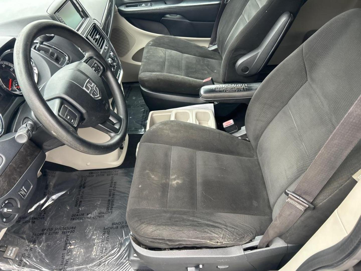 2015 GRAY DODGE GRAND CARAVAN SE (2C4RDGBG5FR) with an 3.6L engine, Automatic transmission, located at 2514 Williamson Rd NE, Roanoke, VA, 24012, (540) 265-7770, 37.294636, -79.936249 - Photo#8
