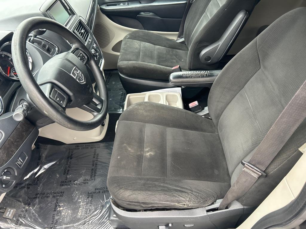 2015 GRAY DODGE GRAND CARAVAN SE (2C4RDGBG5FR) with an 3.6L engine, Automatic transmission, located at 2514 Williamson Rd NE, Roanoke, VA, 24012, (540) 265-7770, 37.294636, -79.936249 - NO CREDIT CHECK FINANCING WITH ONLY $2300 DOWN PAYMENT!!!! Check out our website www.needausedvehicle.com for our No Credit Check/ In House Financing options!! No Credit Check Available!!! In House Financing Available!!! All Clean Title Vehicles (no Salvaged or flooded vehicles ever on our lot)! - Photo#8