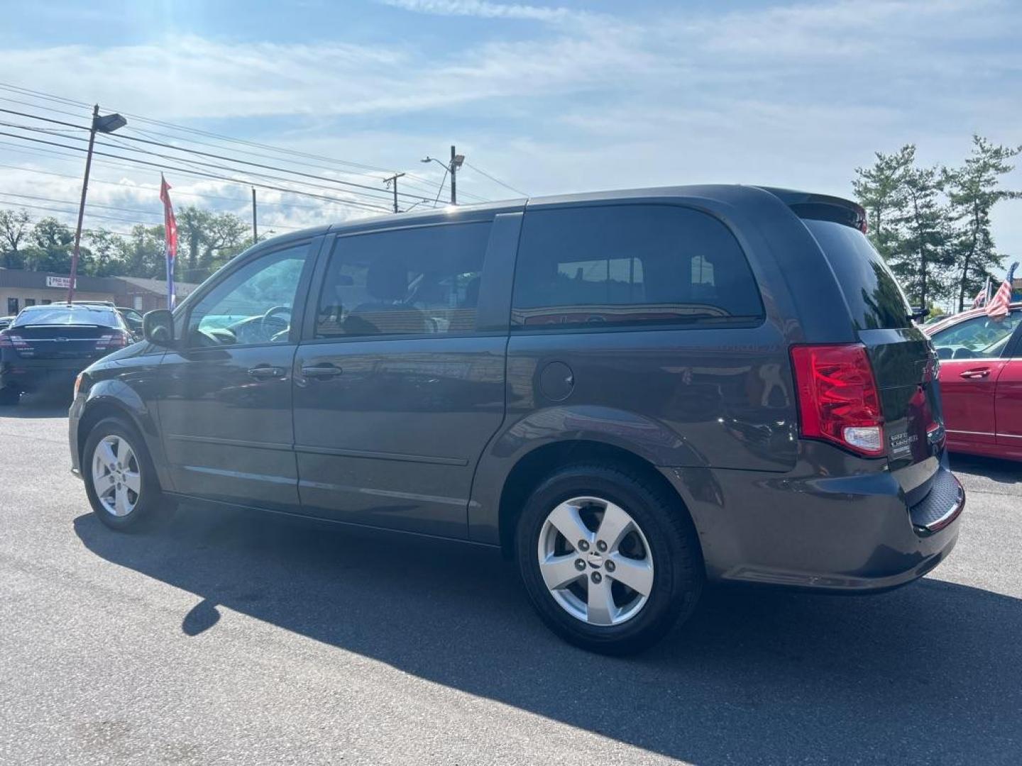 2015 GRAY DODGE GRAND CARAVAN SE (2C4RDGBG5FR) with an 3.6L engine, Automatic transmission, located at 2514 Williamson Rd NE, Roanoke, VA, 24012, (540) 265-7770, 37.294636, -79.936249 - NO CREDIT CHECK FINANCING WITH ONLY $2200 DOWN PAYMENT!!!! Check out our website www.needausedvehicle.com for our No Credit Check/ In House Financing options!! No Credit Check Available!!! In House Financing Available!!! All Clean Title Vehicles (no Salvaged or flooded vehicles ever on our lot)!- Photo#1