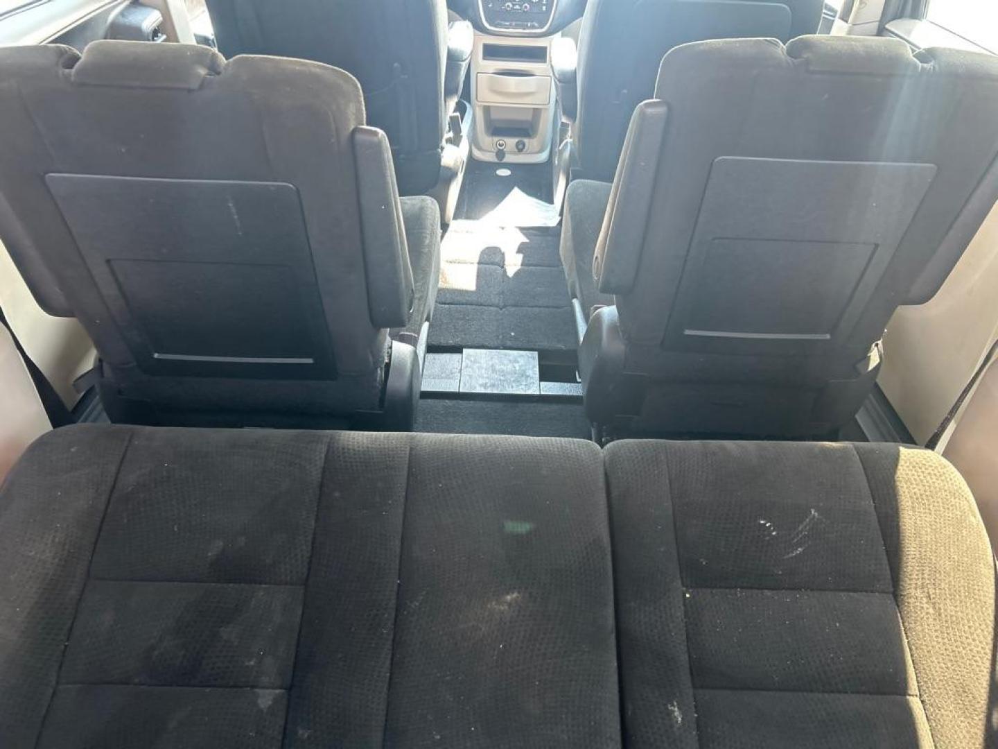 2015 GRAY DODGE GRAND CARAVAN SE (2C4RDGBG5FR) with an 3.6L engine, Automatic transmission, located at 2514 Williamson Rd NE, Roanoke, VA, 24012, (540) 265-7770, 37.294636, -79.936249 - NO CREDIT CHECK FINANCING WITH ONLY $2200 DOWN PAYMENT!!!! Check out our website www.needausedvehicle.com for our No Credit Check/ In House Financing options!! No Credit Check Available!!! In House Financing Available!!! All Clean Title Vehicles (no Salvaged or flooded vehicles ever on our lot)!- Photo#4