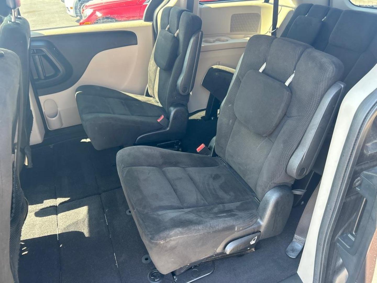 2015 GRAY DODGE GRAND CARAVAN SE (2C4RDGBG5FR) with an 3.6L engine, Automatic transmission, located at 2514 Williamson Rd NE, Roanoke, VA, 24012, (540) 265-7770, 37.294636, -79.936249 - NO CREDIT CHECK FINANCING WITH ONLY $2200 DOWN PAYMENT!!!! Check out our website www.needausedvehicle.com for our No Credit Check/ In House Financing options!! No Credit Check Available!!! In House Financing Available!!! All Clean Title Vehicles (no Salvaged or flooded vehicles ever on our lot)!- Photo#5