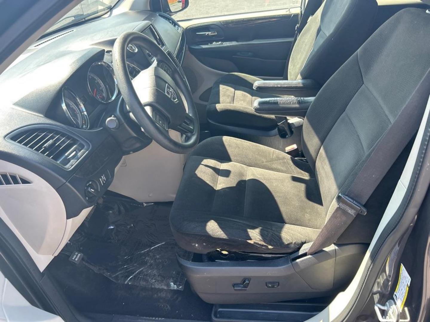 2015 GRAY DODGE GRAND CARAVAN SE (2C4RDGBG5FR) with an 3.6L engine, Automatic transmission, located at 2514 Williamson Rd NE, Roanoke, VA, 24012, (540) 265-7770, 37.294636, -79.936249 - NO CREDIT CHECK FINANCING WITH ONLY $2200 DOWN PAYMENT!!!! Check out our website www.needausedvehicle.com for our No Credit Check/ In House Financing options!! No Credit Check Available!!! In House Financing Available!!! All Clean Title Vehicles (no Salvaged or flooded vehicles ever on our lot)!- Photo#7