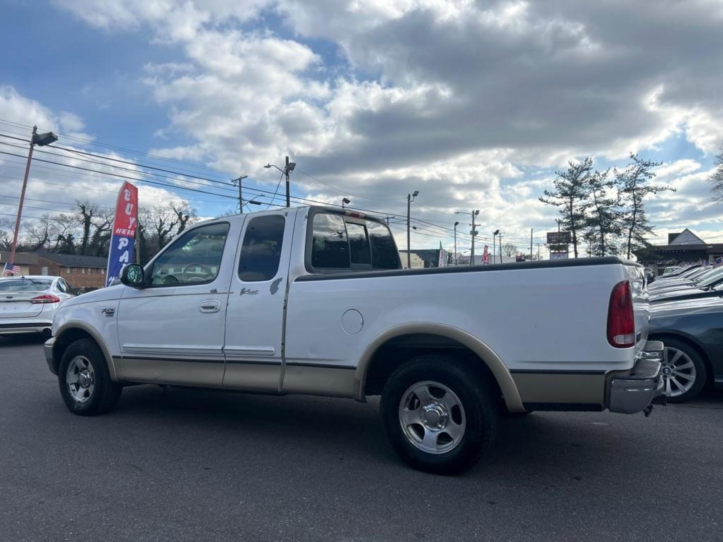 1999 WHITE FORD F150 Lariat (1FTRX17L6XK) with an 5.4L engine, Automatic transmission, located at 2514 Williamson Rd NE, Roanoke, VA, 24012, (540) 265-7770, 37.294636, -79.936249 - NO CREDIT CHECK FINANCING WITH ONLY $1300 DOWN PAYMENT!!!! Check out our website www.needausedvehicle.com for our No Credit Check/ In House Financing options!! No Credit Check Available!!! In House Financing Available!!! All Clean Title Vehicles (no Salvaged or flooded vehicles ever on our lot)! - Photo#2