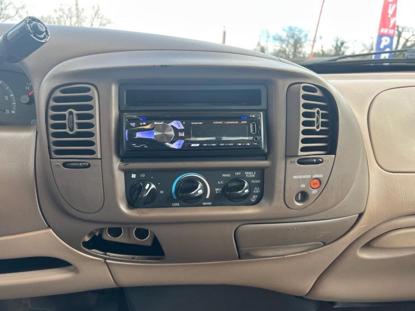 1999 WHITE FORD F150 Lariat (1FTRX17L6XK) with an 5.4L engine, Automatic transmission, located at 2514 Williamson Rd NE, Roanoke, VA, 24012, (540) 265-7770, 37.294636, -79.936249 - NO CREDIT CHECK FINANCING WITH ONLY $1300 DOWN PAYMENT!!!! Check out our website www.needausedvehicle.com for our No Credit Check/ In House Financing options!! No Credit Check Available!!! In House Financing Available!!! All Clean Title Vehicles (no Salvaged or flooded vehicles ever on our lot)! - Photo#7