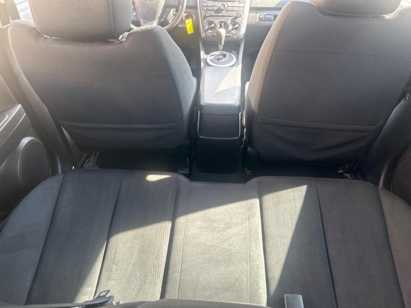 2010 BLACK MAZDA CX-7 (JM3ER2WM1A0) with an 2.5L engine, Automatic transmission, located at 2514 Williamson Rd NE, Roanoke, VA, 24012, (540) 265-7770, 37.294636, -79.936249 - NO CREDIT CHECK FINANCING WITH ONLY $1800.00 DOWN PAYMENT!!!! Check out our website www.needausedvehicle.com for our No Credit Check/ In House Financing options!! No Credit Check Available!!! In House Financing Available!!! All Clean Title Vehicles (no Salvaged or flooded vehicles ever on our lo - Photo#5