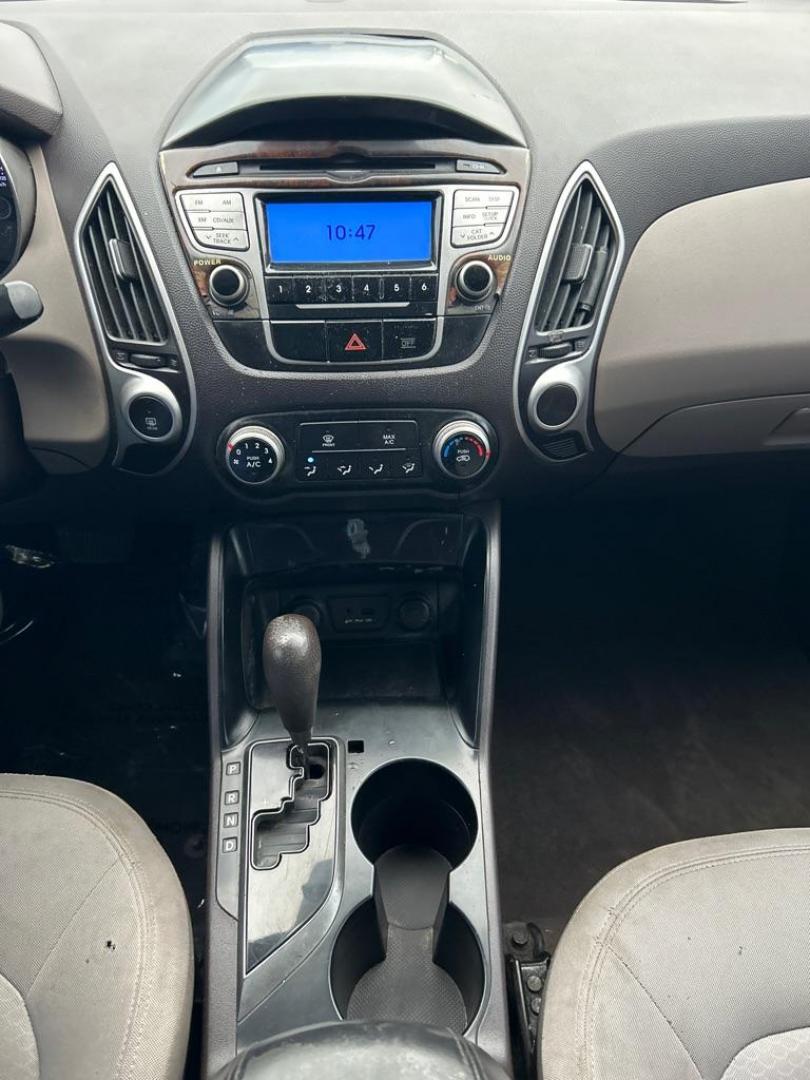2010 BLUE HYUNDAI TUCSON GLS (KM8JT3AC6AU) with an 2.4L engine, Automatic transmission, located at 2514 Williamson Rd NE, Roanoke, VA, 24012, (540) 265-7770, 37.294636, -79.936249 - NO CREDIT CHECK FINANCING WITH ONLY $1500 DOWN PAYMENT!!!! Check out our website www.needausedvehicle.com for our No Credit Check/ In House Financing options!! No Credit Check Available!!! In House Financing Available!!! All Clean Title Vehicles (no Salvaged or flooded vehicles ever on our lot)! - Photo#9