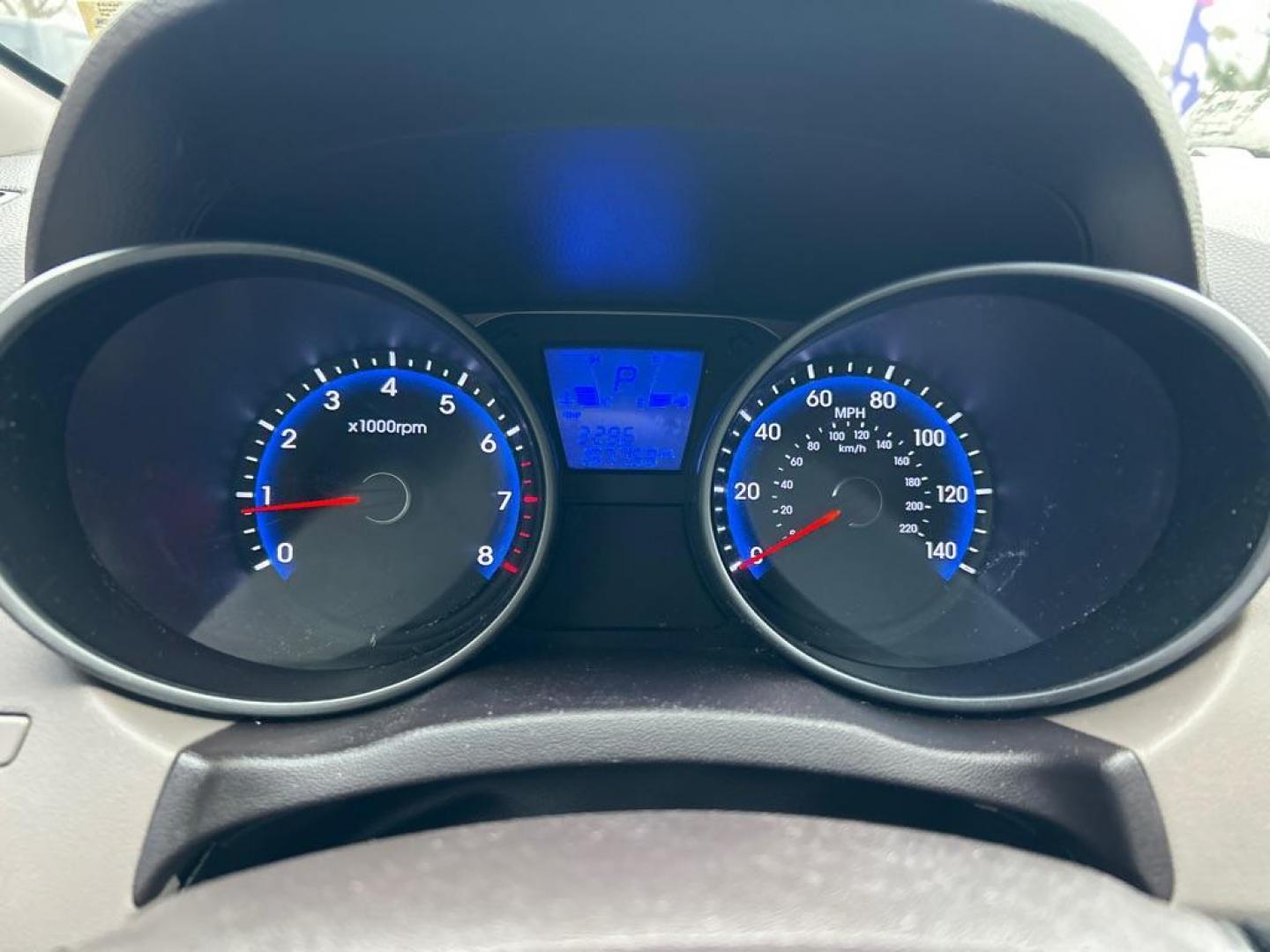 2010 BLUE HYUNDAI TUCSON GLS (KM8JT3AC6AU) with an 2.4L engine, Automatic transmission, located at 2514 Williamson Rd NE, Roanoke, VA, 24012, (540) 265-7770, 37.294636, -79.936249 - NO CREDIT CHECK FINANCING WITH ONLY $1500 DOWN PAYMENT!!!! Check out our website www.needausedvehicle.com for our No Credit Check/ In House Financing options!! No Credit Check Available!!! In House Financing Available!!! All Clean Title Vehicles (no Salvaged or flooded vehicles ever on our lot)! - Photo#10