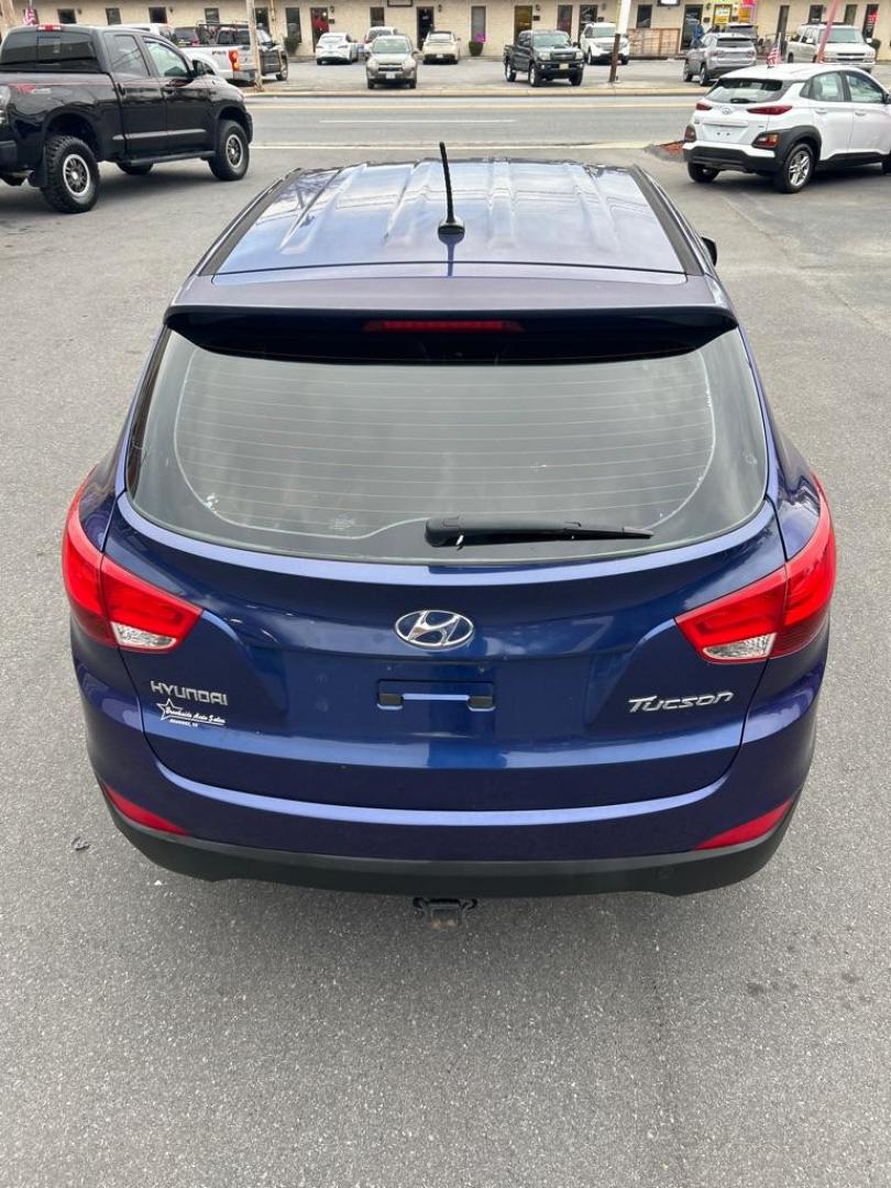 2010 BLUE HYUNDAI TUCSON GLS (KM8JT3AC6AU) with an 2.4L engine, Automatic transmission, located at 2514 Williamson Rd NE, Roanoke, VA, 24012, (540) 265-7770, 37.294636, -79.936249 - NO CREDIT CHECK FINANCING WITH ONLY $1500 DOWN PAYMENT!!!! Check out our website www.needausedvehicle.com for our No Credit Check/ In House Financing options!! No Credit Check Available!!! In House Financing Available!!! All Clean Title Vehicles (no Salvaged or flooded vehicles ever on our lot)! - Photo#3