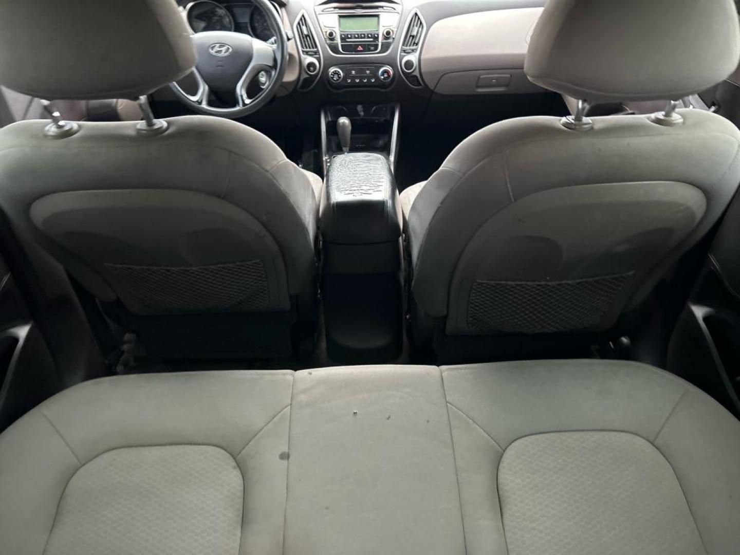 2010 BLUE HYUNDAI TUCSON GLS (KM8JT3AC6AU) with an 2.4L engine, Automatic transmission, located at 2514 Williamson Rd NE, Roanoke, VA, 24012, (540) 265-7770, 37.294636, -79.936249 - NO CREDIT CHECK FINANCING WITH ONLY $1500 DOWN PAYMENT!!!! Check out our website www.needausedvehicle.com for our No Credit Check/ In House Financing options!! No Credit Check Available!!! In House Financing Available!!! All Clean Title Vehicles (no Salvaged or flooded vehicles ever on our lot)! - Photo#5