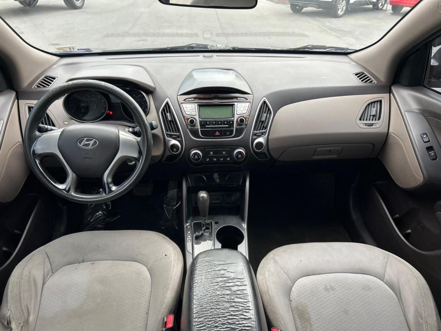 2010 BLUE HYUNDAI TUCSON GLS (KM8JT3AC6AU) with an 2.4L engine, Automatic transmission, located at 2514 Williamson Rd NE, Roanoke, VA, 24012, (540) 265-7770, 37.294636, -79.936249 - NO CREDIT CHECK FINANCING WITH ONLY $1500 DOWN PAYMENT!!!! Check out our website www.needausedvehicle.com for our No Credit Check/ In House Financing options!! No Credit Check Available!!! In House Financing Available!!! All Clean Title Vehicles (no Salvaged or flooded vehicles ever on our lot)! - Photo#7