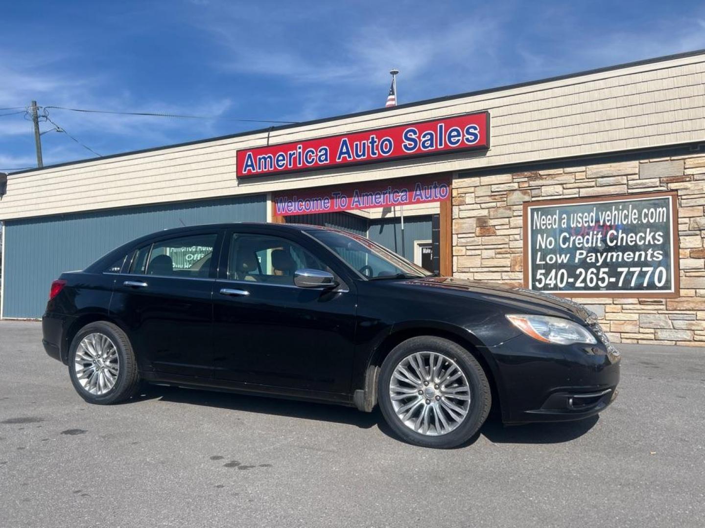 2012 BLACK CHRYSLER 200 LIMITED (1C3CCBCG6CN) with an 3.6L engine, Automatic transmission, located at 2514 Williamson Rd NE, Roanoke, VA, 24012, (540) 265-7770, 37.294636, -79.936249 - Photo#0