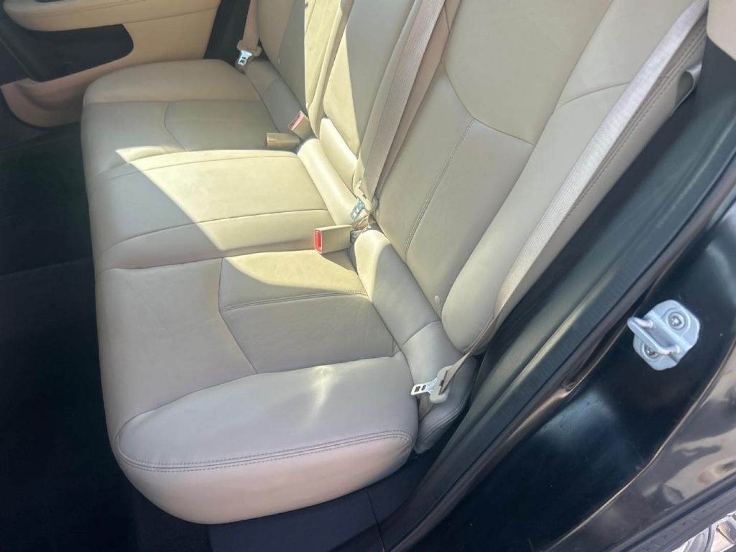 2012 BLACK CHRYSLER 200 LIMITED (1C3CCBCG6CN) with an 3.6L engine, Automatic transmission, located at 2514 Williamson Rd NE, Roanoke, VA, 24012, (540) 265-7770, 37.294636, -79.936249 - Photo#4