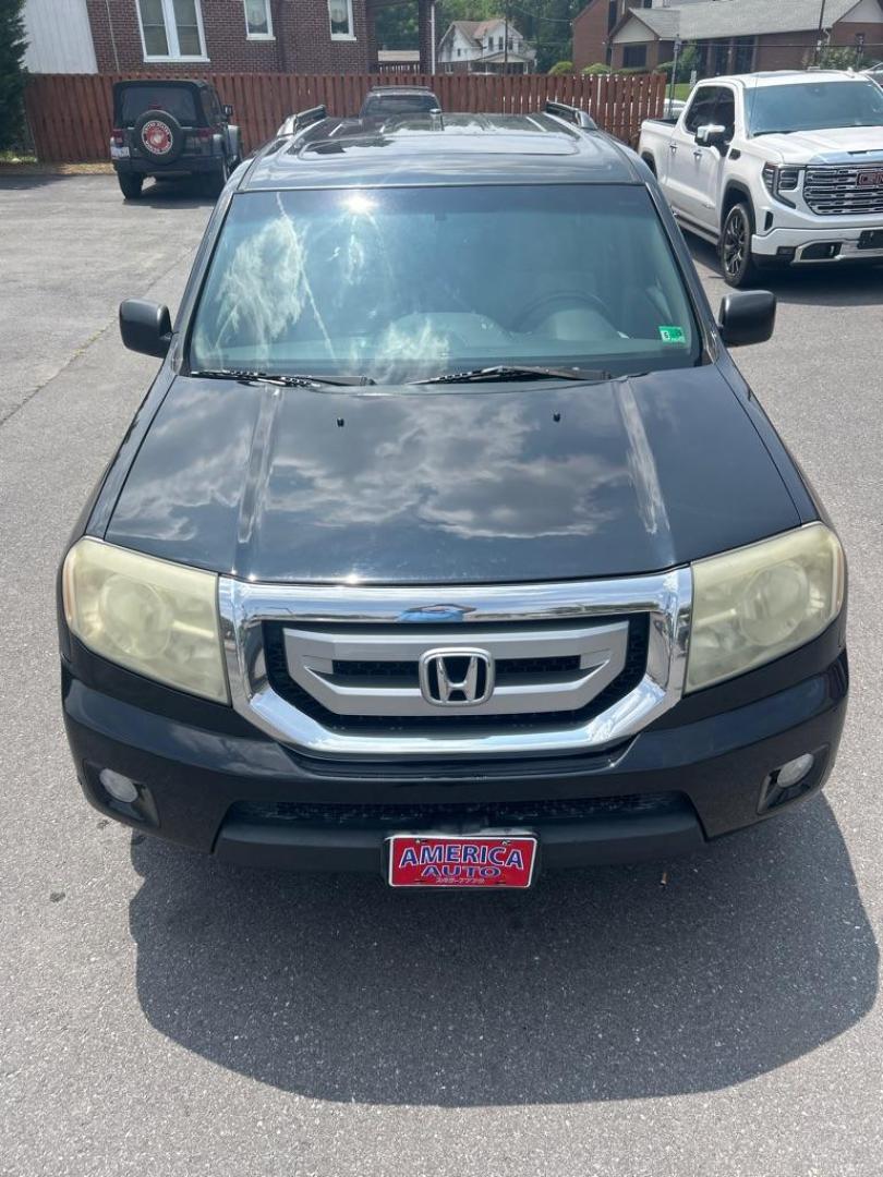2011 BLACK HONDA PILOT TOURING (5FNYF4H98BB) with an 3.5L engine, Automatic transmission, located at 2514 Williamson Rd NE, Roanoke, VA, 24012, (540) 265-7770, 37.294636, -79.936249 - NO CREDIT CHECK FINANCING WITH ONLY $2000 DOWN PAYMENT!!!! Check out our website www.needausedvehicle.com for our No Credit Check/ In House Financing options!! No Credit Check Available!!! In House Financing Available!!! All Clean Title Vehicles (no Salvaged or flooded vehicles ever on our lot)! - Photo#1