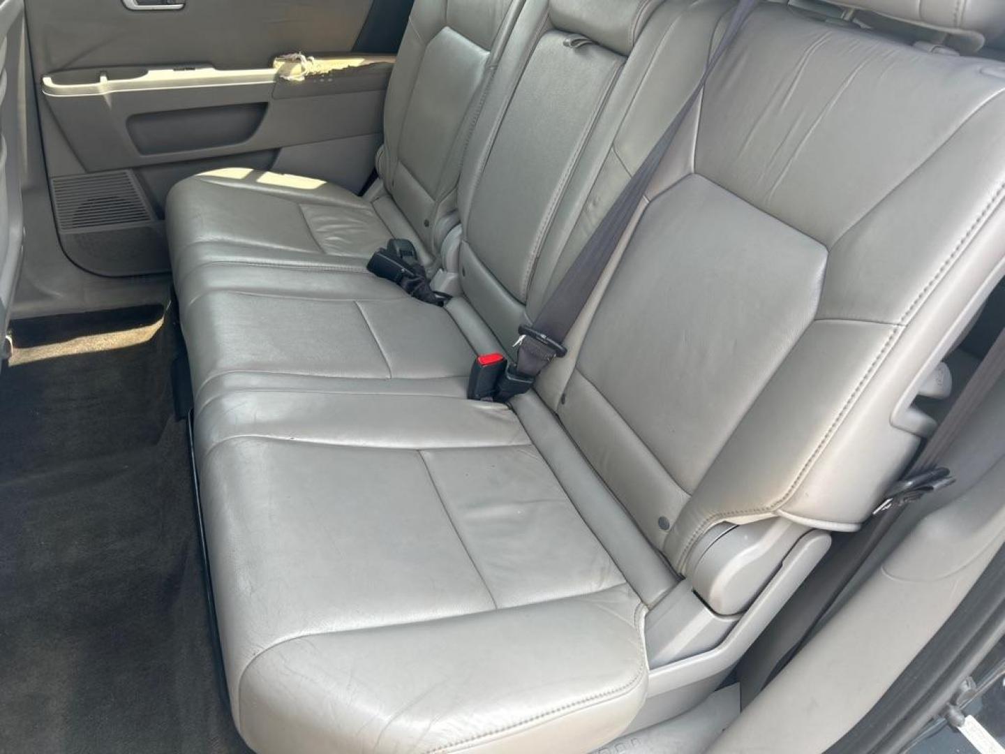 2011 BLACK HONDA PILOT TOURING (5FNYF4H98BB) with an 3.5L engine, Automatic transmission, located at 2514 Williamson Rd NE, Roanoke, VA, 24012, (540) 265-7770, 37.294636, -79.936249 - NO CREDIT CHECK FINANCING WITH ONLY $2000 DOWN PAYMENT!!!! Check out our website www.needausedvehicle.com for our No Credit Check/ In House Financing options!! No Credit Check Available!!! In House Financing Available!!! All Clean Title Vehicles (no Salvaged or flooded vehicles ever on our lot)! - Photo#7
