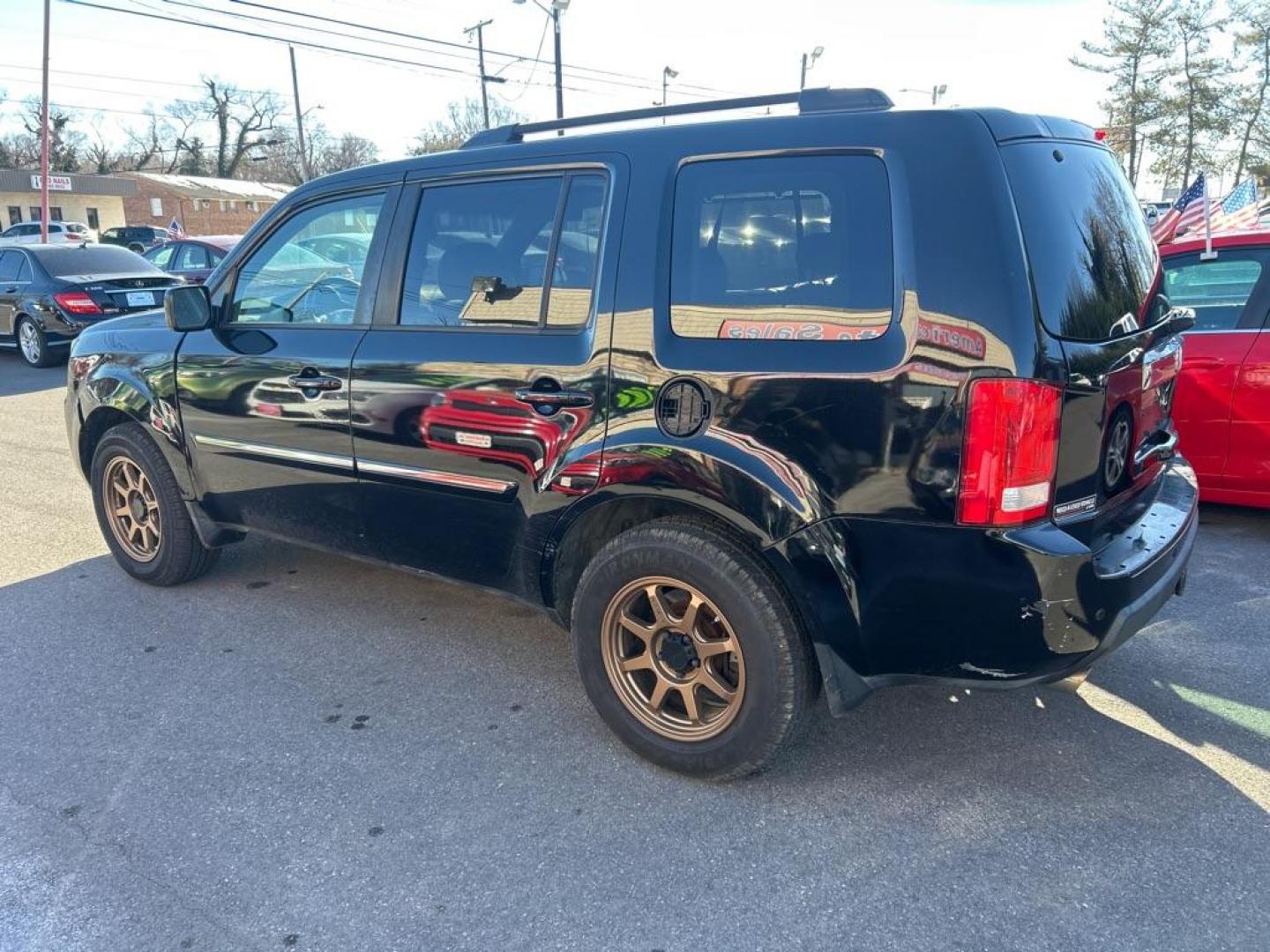 2011 BLACK HONDA PILOT TOURING (5FNYF4H98BB) with an 3.5L engine, Automatic transmission, located at 2514 Williamson Rd NE, Roanoke, VA, 24012, (540) 265-7770, 37.294636, -79.936249 - Photo#2
