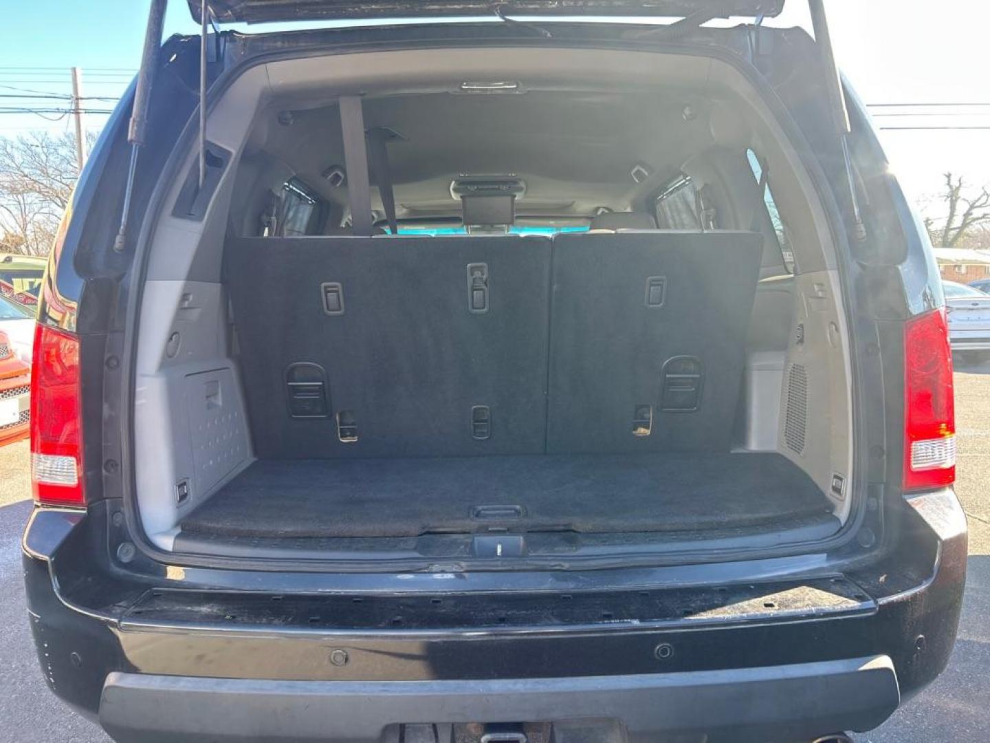 2011 BLACK HONDA PILOT TOURING (5FNYF4H98BB) with an 3.5L engine, Automatic transmission, located at 2514 Williamson Rd NE, Roanoke, VA, 24012, (540) 265-7770, 37.294636, -79.936249 - Photo#4