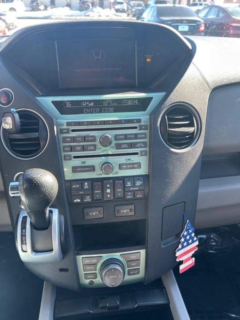 2011 BLACK HONDA PILOT TOURING (5FNYF4H98BB) with an 3.5L engine, Automatic transmission, located at 2514 Williamson Rd NE, Roanoke, VA, 24012, (540) 265-7770, 37.294636, -79.936249 - Photo#10