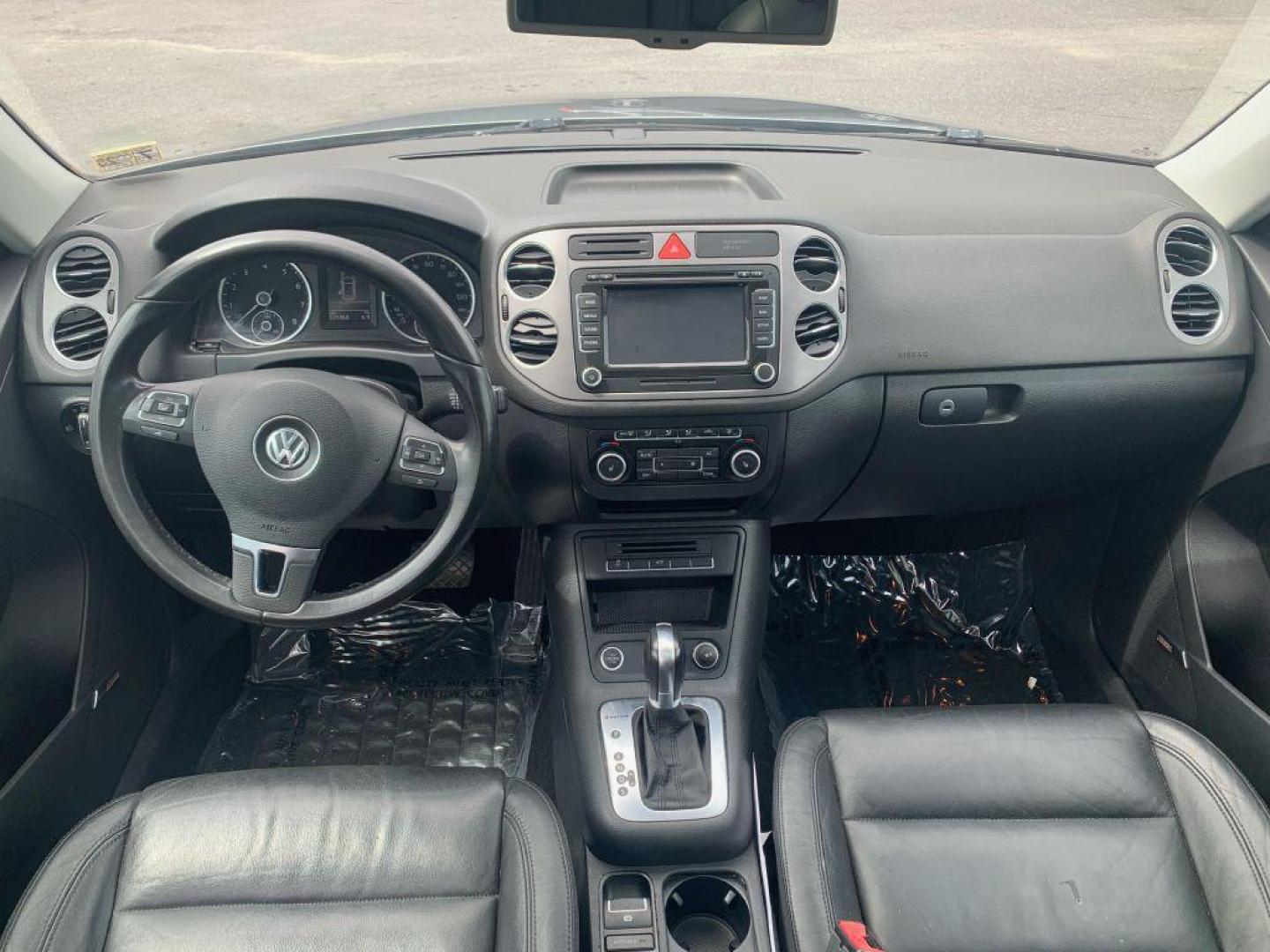 2011 GRAY VOLKSWAGEN TIGUAN S (WVGBV7AX6BW) with an 2.0L engine, Automatic transmission, located at 2514 Williamson Rd NE, Roanoke, VA, 24012, (540) 265-7770, 37.294636, -79.936249 - Photo#4