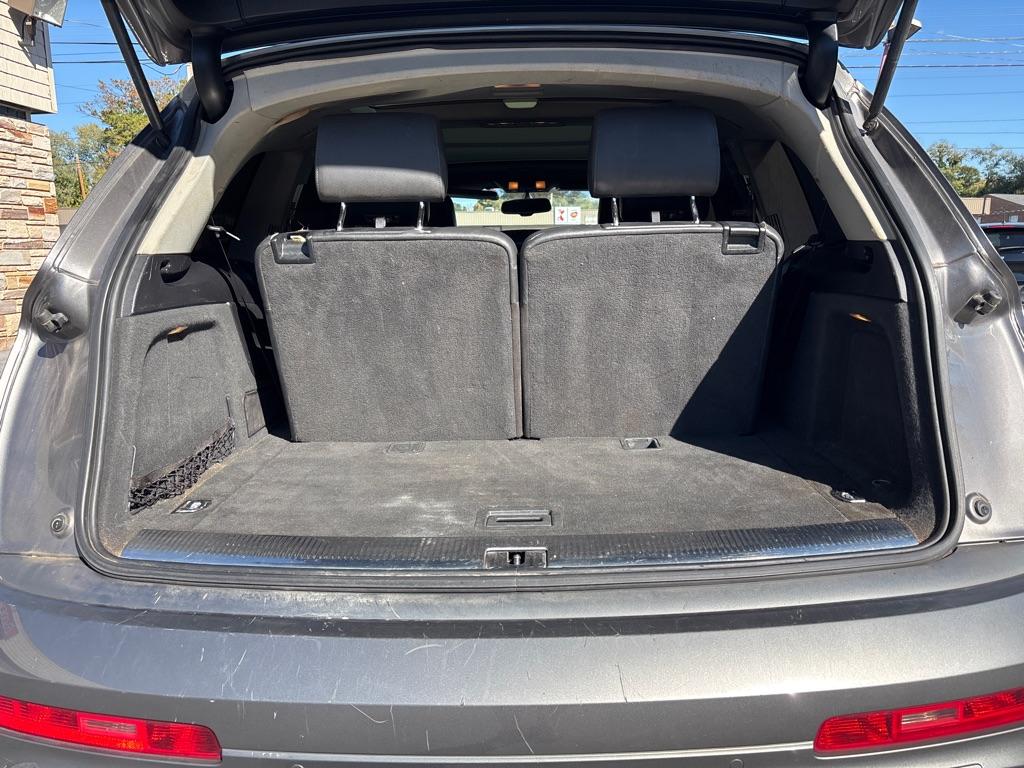2011 GRAY AUDI Q7 PRESTIGE (WA1DGAFE8BD) with an 3.0L engine, Automatic transmission, located at 2514 Williamson Rd NE, Roanoke, VA, 24012, (540) 265-7770, 37.294636, -79.936249 - NO CREDIT CHECK FINANCING WITH ONLY $2300 DOWN PAYMENT!!!! Check out our website www.needausedvehicle.com for our No Credit Check/ In House Financing options!! No Credit Check Available!!! In House Financing Available!!! All Clean Title Vehicles (no Salvaged or flooded vehicles ever on our lot)!- Photo#4