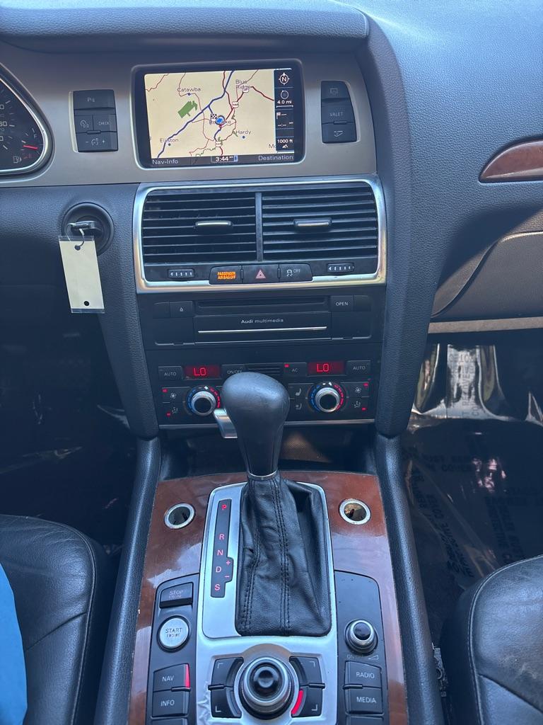 2011 GRAY AUDI Q7 PRESTIGE (WA1DGAFE8BD) with an 3.0L engine, Automatic transmission, located at 2514 Williamson Rd NE, Roanoke, VA, 24012, (540) 265-7770, 37.294636, -79.936249 - NO CREDIT CHECK FINANCING WITH ONLY $2300 DOWN PAYMENT!!!! Check out our website www.needausedvehicle.com for our No Credit Check/ In House Financing options!! No Credit Check Available!!! In House Financing Available!!! All Clean Title Vehicles (no Salvaged or flooded vehicles ever on our lot)!- Photo#9