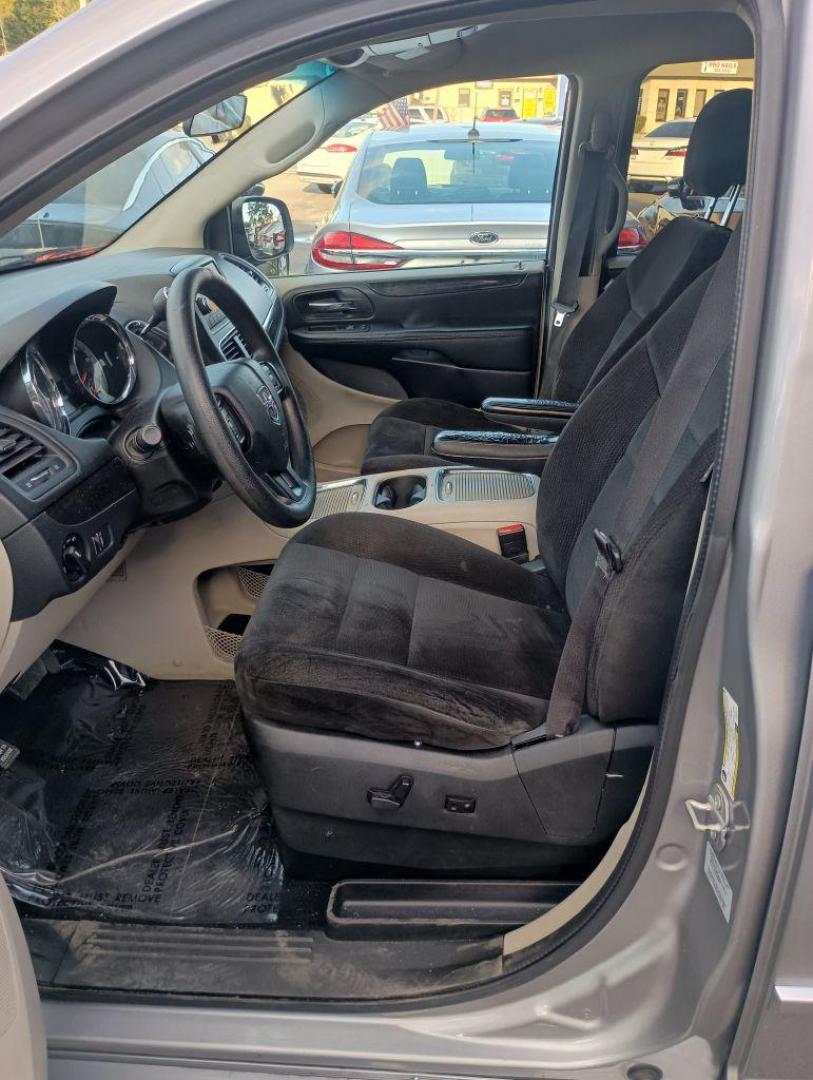 2016 SILVER DODGE GRAND CARAVAN SXT (2C4RDGCG7GR) with an 3.6L engine, Automatic transmission, located at 2514 Williamson Rd NE, Roanoke, VA, 24012, (540) 265-7770, 37.294636, -79.936249 - Photo#7