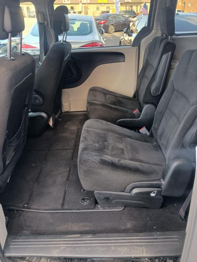 2016 SILVER DODGE GRAND CARAVAN SXT (2C4RDGCG7GR) with an 3.6L engine, Automatic transmission, located at 2514 Williamson Rd NE, Roanoke, VA, 24012, (540) 265-7770, 37.294636, -79.936249 - Photo#8