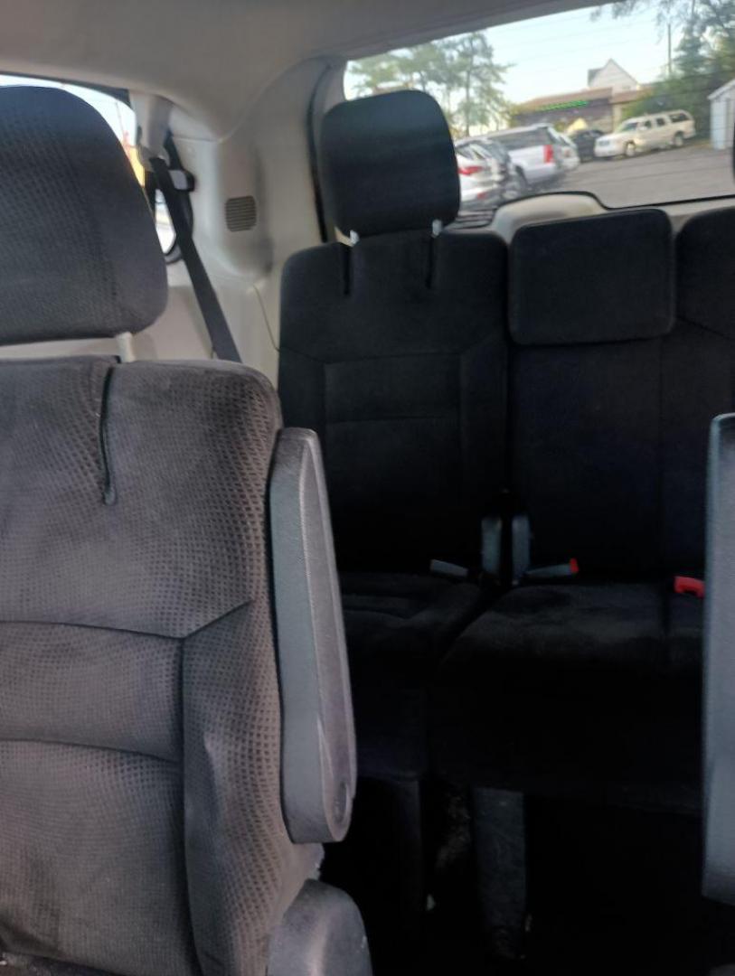 2016 SILVER DODGE GRAND CARAVAN SXT (2C4RDGCG7GR) with an 3.6L engine, Automatic transmission, located at 2514 Williamson Rd NE, Roanoke, VA, 24012, (540) 265-7770, 37.294636, -79.936249 - Photo#9