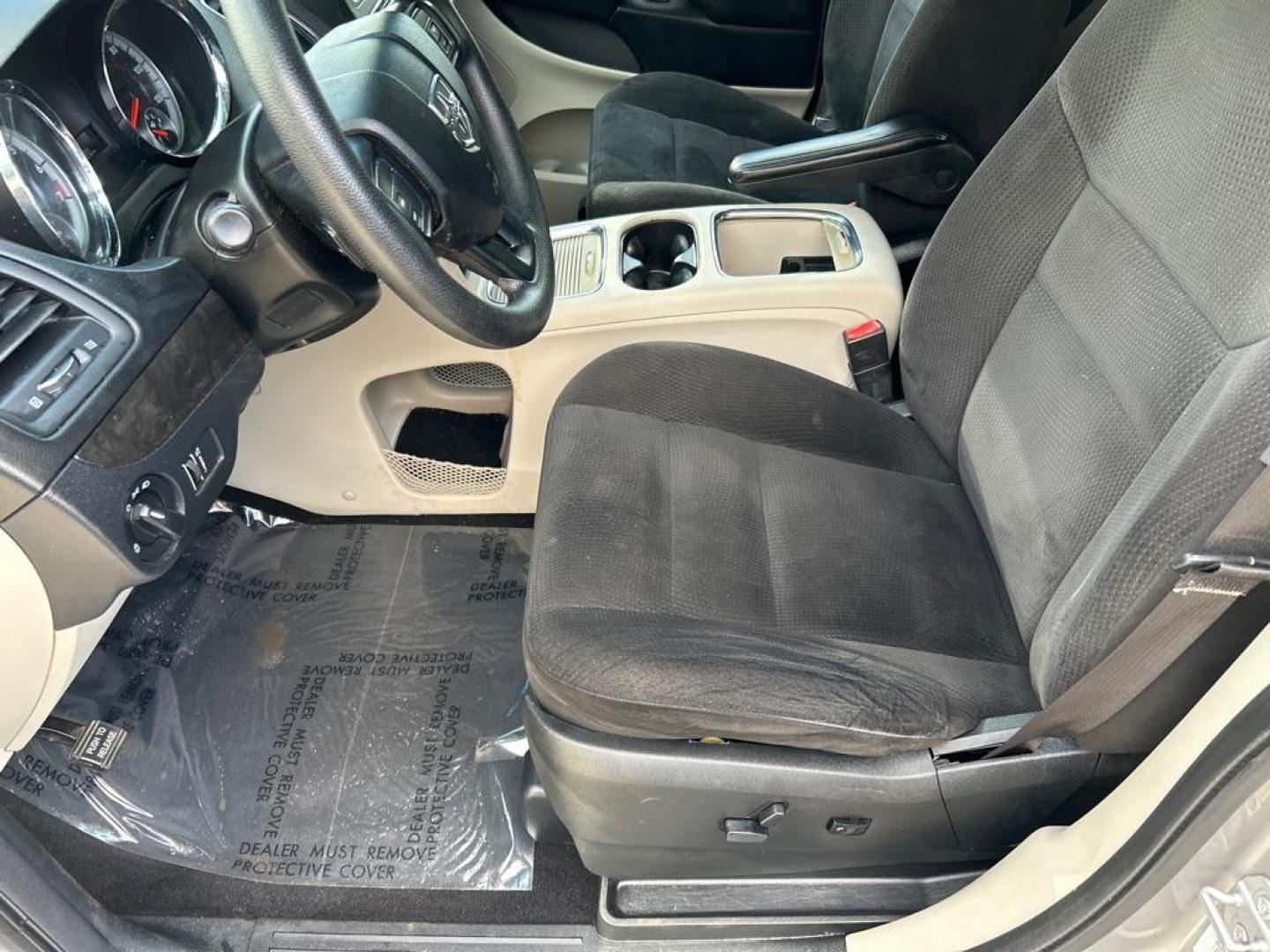 2016 SILVER DODGE GRAND CARAVAN SXT (2C4RDGCG7GR) with an 3.6L engine, Automatic transmission, located at 2514 Williamson Rd NE, Roanoke, VA, 24012, (540) 265-7770, 37.294636, -79.936249 - Photo#7