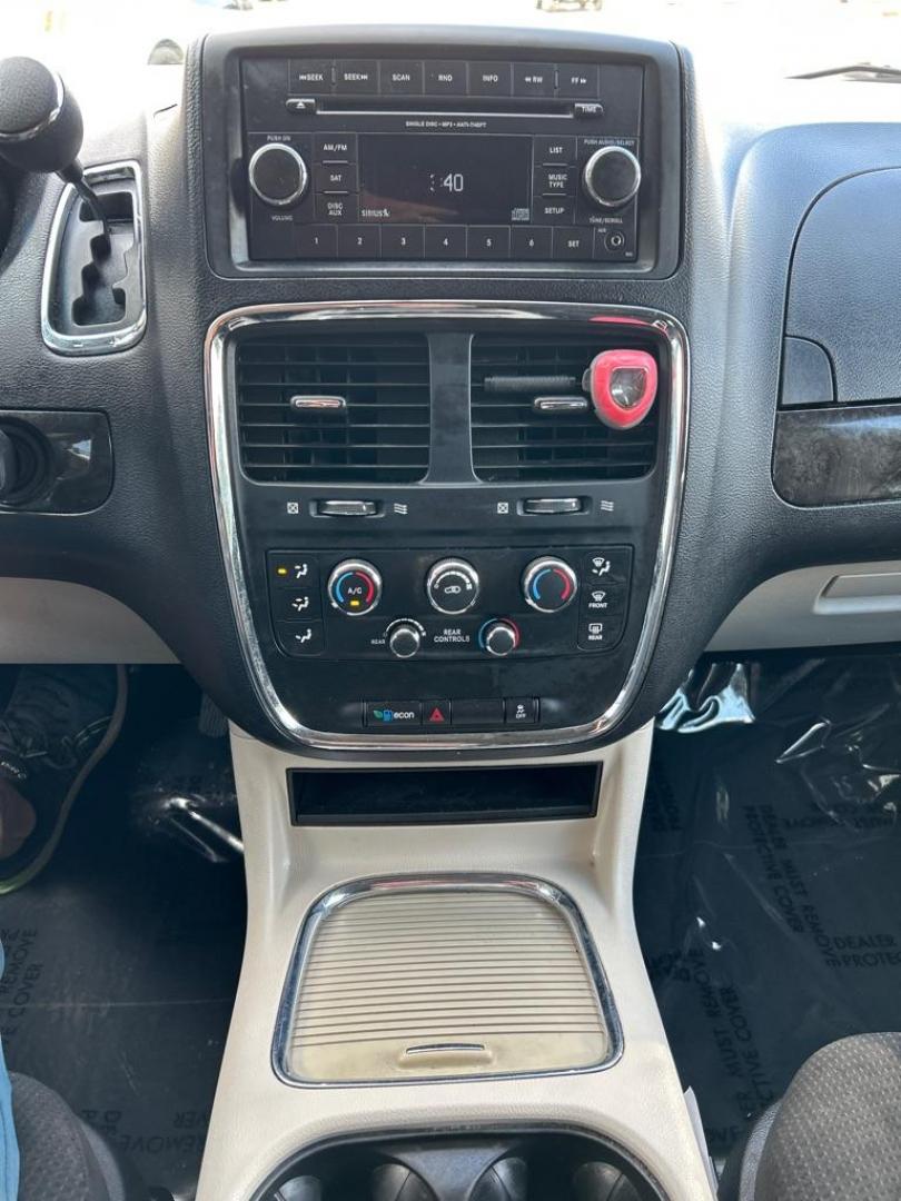 2016 SILVER DODGE GRAND CARAVAN SXT (2C4RDGCG7GR) with an 3.6L engine, Automatic transmission, located at 2514 Williamson Rd NE, Roanoke, VA, 24012, (540) 265-7770, 37.294636, -79.936249 - Photo#8