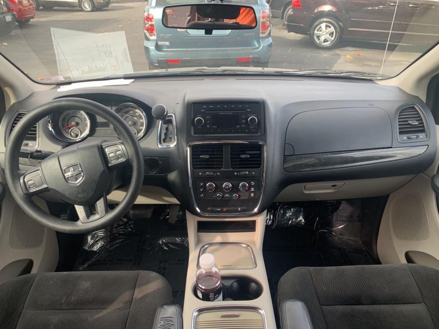 2016 SILVER DODGE GRAND CARAVAN SXT (2C4RDGCG7GR) with an 3.6L engine, Automatic transmission, located at 2514 Williamson Rd NE, Roanoke, VA, 24012, (540) 265-7770, 37.294636, -79.936249 - Photo#2