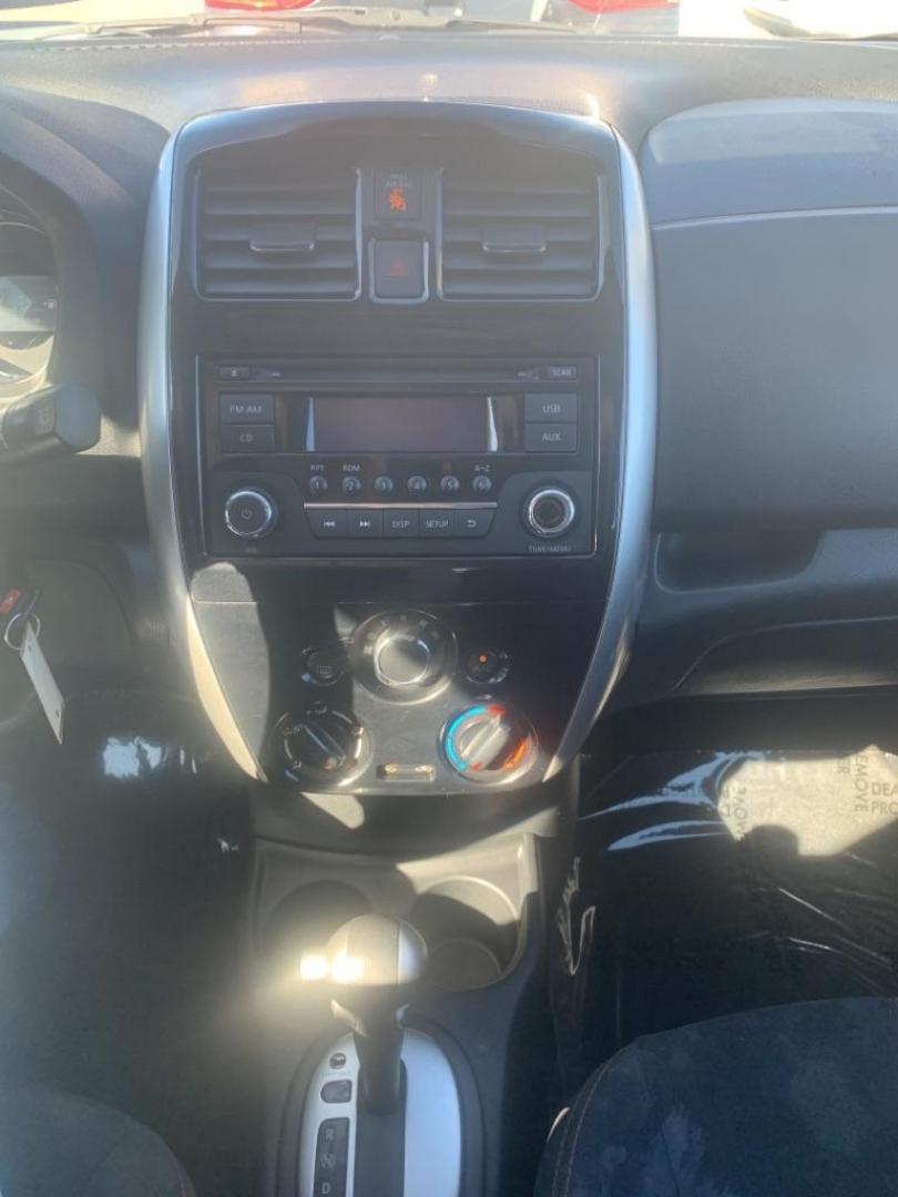 2015 GRAY NISSAN VERSA NOTE S (3N1CE2CP9FL) with an 1.6L engine, Continuously Variable transmission, located at 2514 Williamson Rd NE, Roanoke, VA, 24012, (540) 265-7770, 37.294636, -79.936249 - Photo#10