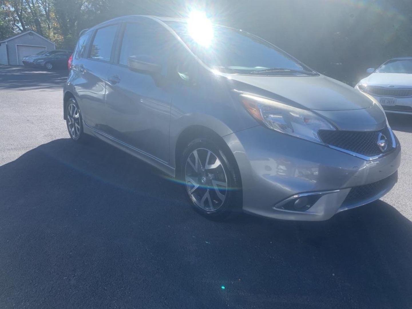 2015 GRAY NISSAN VERSA NOTE S (3N1CE2CP9FL) with an 1.6L engine, Continuously Variable transmission, located at 2514 Williamson Rd NE, Roanoke, VA, 24012, (540) 265-7770, 37.294636, -79.936249 - Photo#1