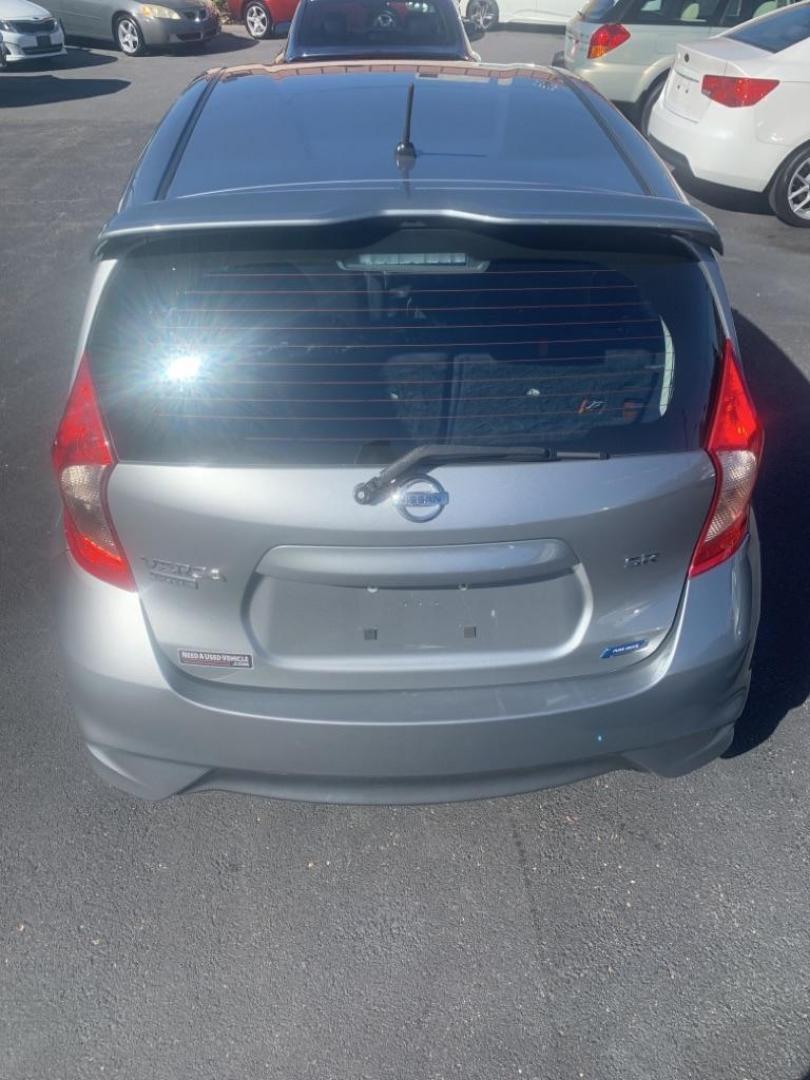 2015 GRAY NISSAN VERSA NOTE S (3N1CE2CP9FL) with an 1.6L engine, Continuously Variable transmission, located at 2514 Williamson Rd NE, Roanoke, VA, 24012, (540) 265-7770, 37.294636, -79.936249 - Photo#4