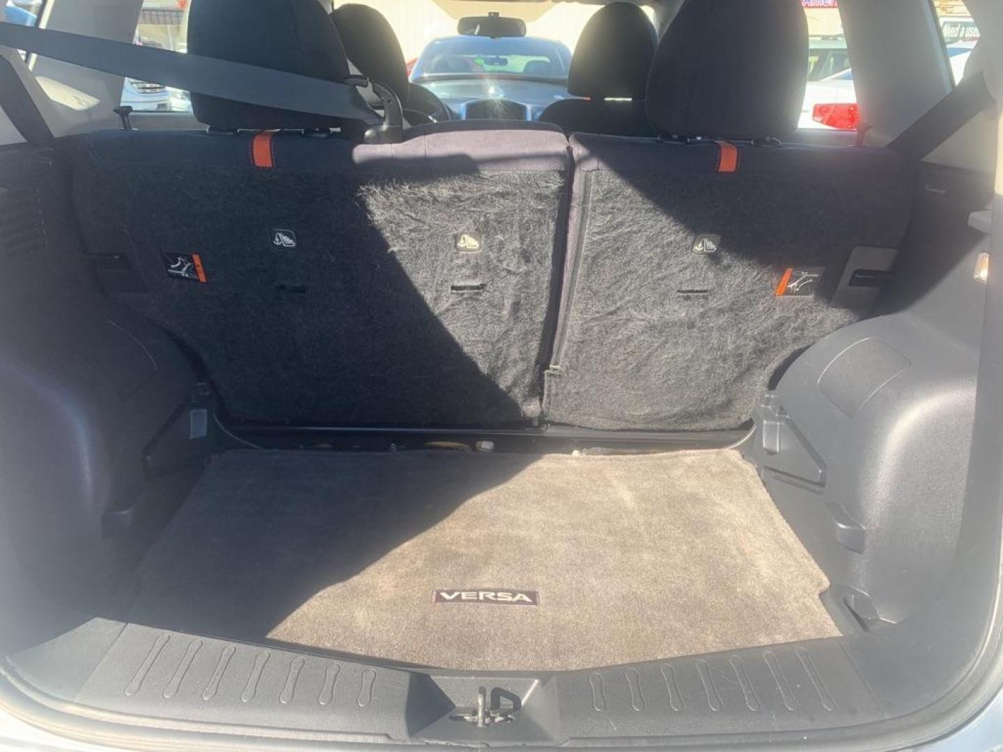 2015 GRAY NISSAN VERSA NOTE S (3N1CE2CP9FL) with an 1.6L engine, Continuously Variable transmission, located at 2514 Williamson Rd NE, Roanoke, VA, 24012, (540) 265-7770, 37.294636, -79.936249 - Photo#5