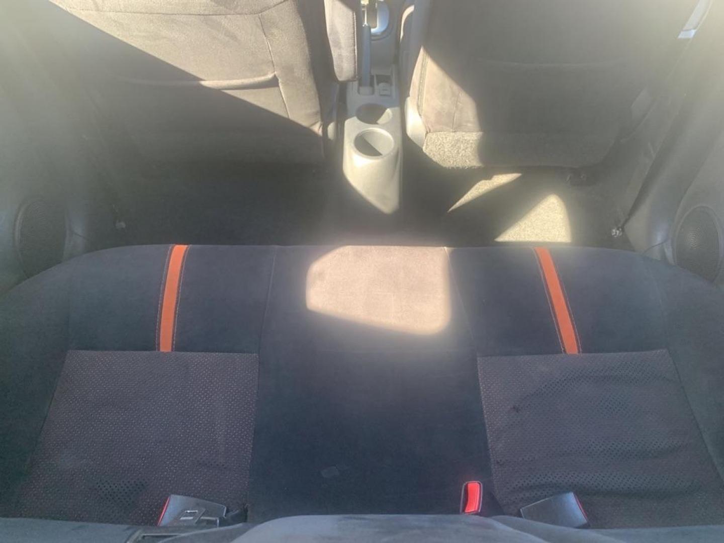 2015 GRAY NISSAN VERSA NOTE S (3N1CE2CP9FL) with an 1.6L engine, Continuously Variable transmission, located at 2514 Williamson Rd NE, Roanoke, VA, 24012, (540) 265-7770, 37.294636, -79.936249 - Photo#6