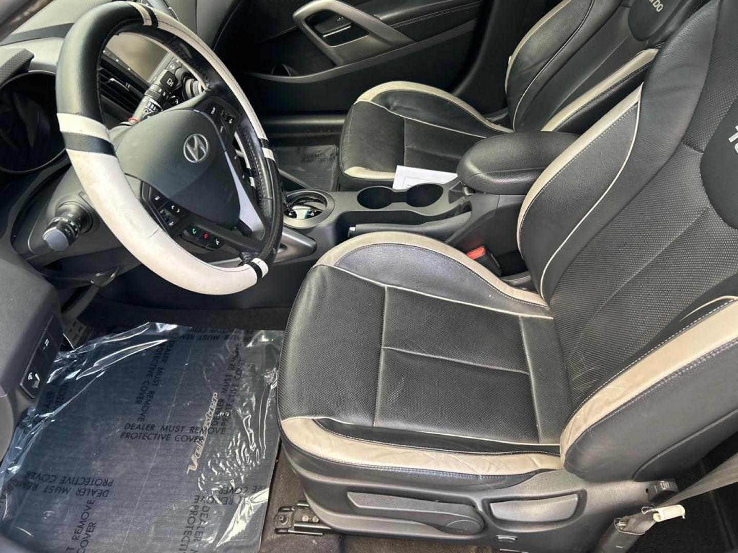2015 WHITE HYUNDAI VELOSTER TURBO (KMHTC6AE0FU) with an 1.6L engine, Automatic transmission, located at 2514 Williamson Rd NE, Roanoke, VA, 24012, (540) 265-7770, 37.294636, -79.936249 - NO CREDIT CHECK FINANCING WITH ONLY $2200 DOWN PAYMENT!!!! Check out our website www.needausedvehicle.com for our No Credit Check/ In House Financing options!! No Credit Check Available!!! In House Financing Available!!! All Clean Title Vehicles (no Salvaged or flooded vehicles ever on our lot)! - Photo#3