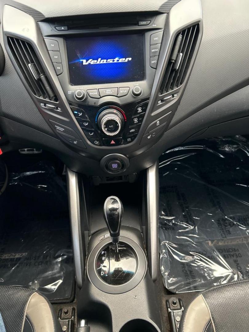 2015 WHITE HYUNDAI VELOSTER TURBO (KMHTC6AE0FU) with an 1.6L engine, Automatic transmission, located at 2514 Williamson Rd NE, Roanoke, VA, 24012, (540) 265-7770, 37.294636, -79.936249 - NO CREDIT CHECK FINANCING WITH ONLY $2200 DOWN PAYMENT!!!! Check out our website www.needausedvehicle.com for our No Credit Check/ In House Financing options!! No Credit Check Available!!! In House Financing Available!!! All Clean Title Vehicles (no Salvaged or flooded vehicles ever on our lot)! - Photo#4