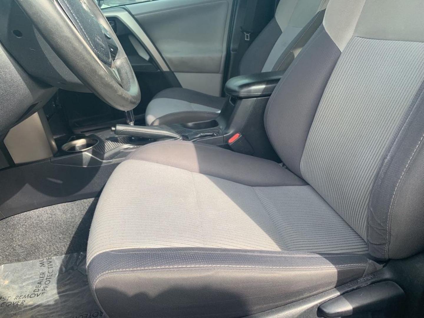 2013 GRAY TOYOTA RAV4 XLE (2T3WFREV3DW) with an 2.5L engine, Automatic transmission, located at 2514 Williamson Rd NE, Roanoke, VA, 24012, (540) 265-7770, 37.294636, -79.936249 - Photo#6