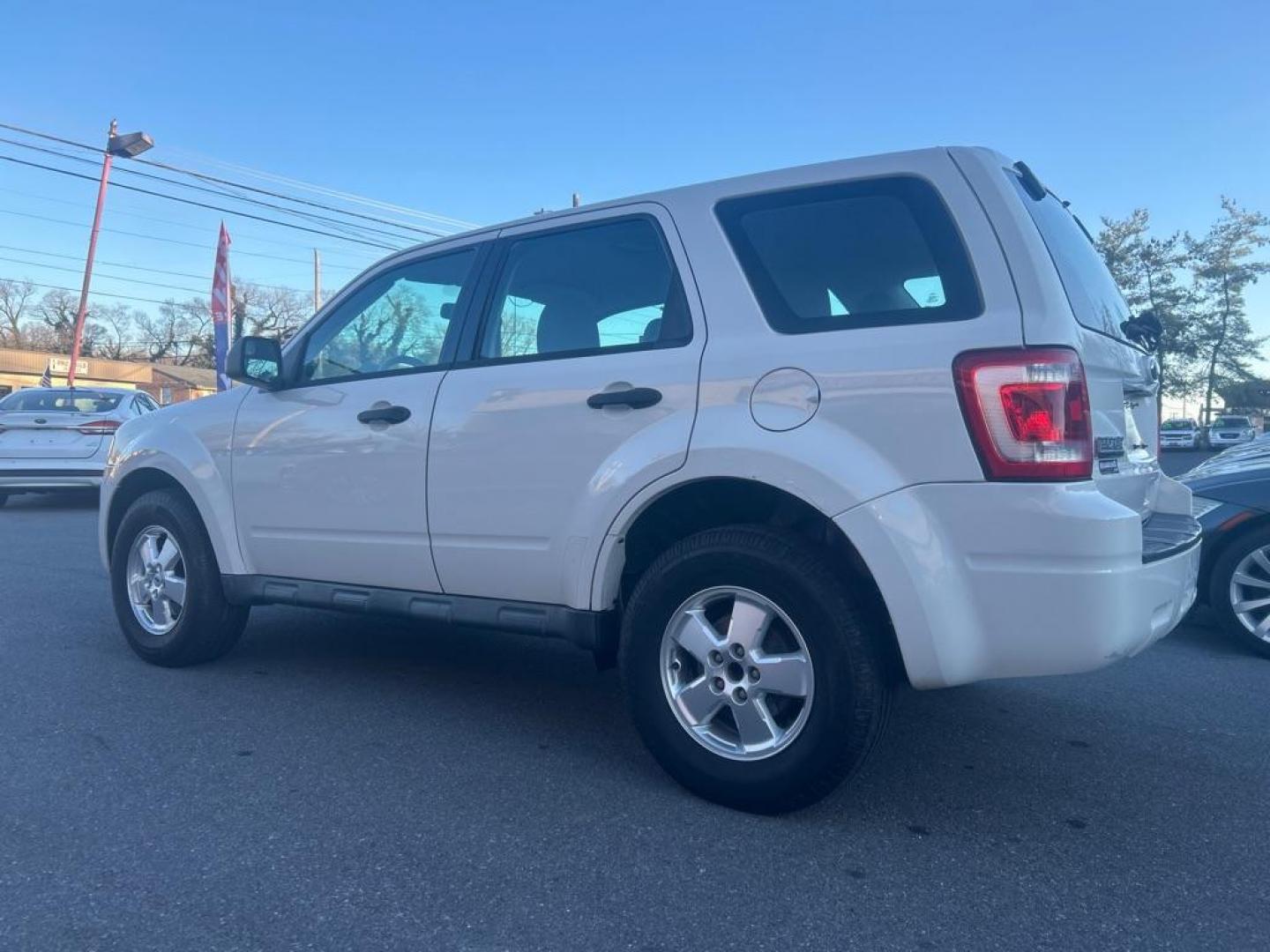 2012 WHITE FORD ESCAPE XLS (1FMCU0C74CK) with an 2.5L engine, Automatic transmission, located at 2514 Williamson Rd NE, Roanoke, VA, 24012, (540) 265-7770, 37.294636, -79.936249 - NO CREDIT CHECK FINANCING WITH ONLY $1700 DOWN PAYMENT!!!! Check out our website www.needausedvehicle.com for our No Credit Check/ In House Financing options!! No Credit Check Available!!! In House Financing Available!!! All Clean Title Vehicles (no Salvaged or flooded vehicles ever on our lot)! - Photo#1