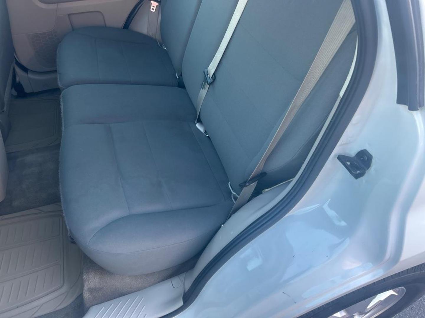 2012 WHITE FORD ESCAPE XLS (1FMCU0C74CK) with an 2.5L engine, Automatic transmission, located at 2514 Williamson Rd NE, Roanoke, VA, 24012, (540) 265-7770, 37.294636, -79.936249 - NO CREDIT CHECK FINANCING WITH ONLY $1700 DOWN PAYMENT!!!! Check out our website www.needausedvehicle.com for our No Credit Check/ In House Financing options!! No Credit Check Available!!! In House Financing Available!!! All Clean Title Vehicles (no Salvaged or flooded vehicles ever on our lot)! - Photo#4