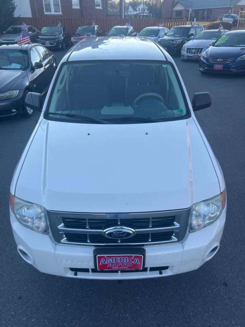 2012 WHITE FORD ESCAPE XLS (1FMCU0C74CK) with an 2.5L engine, Automatic transmission, located at 2514 Williamson Rd NE, Roanoke, VA, 24012, (540) 265-7770, 37.294636, -79.936249 - NO CREDIT CHECK FINANCING WITH ONLY $1700 DOWN PAYMENT!!!! Check out our website www.needausedvehicle.com for our No Credit Check/ In House Financing options!! No Credit Check Available!!! In House Financing Available!!! All Clean Title Vehicles (no Salvaged or flooded vehicles ever on our lot)! - Photo#10