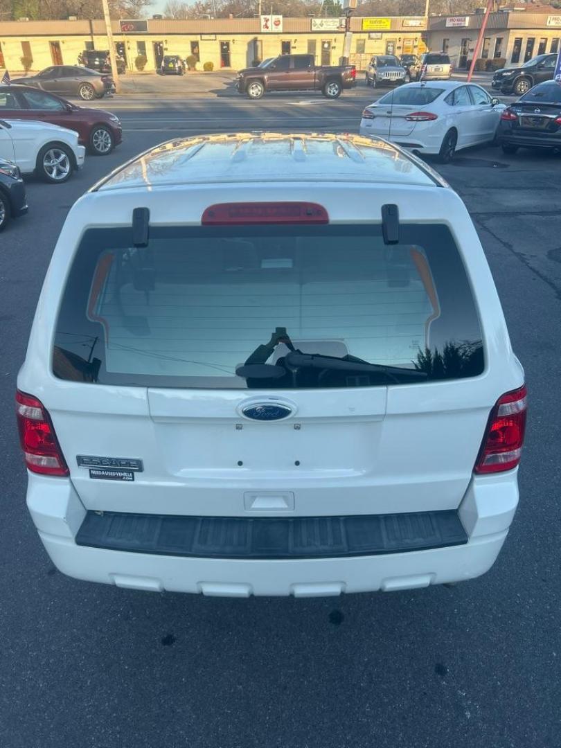 2012 WHITE FORD ESCAPE XLS (1FMCU0C74CK) with an 2.5L engine, Automatic transmission, located at 2514 Williamson Rd NE, Roanoke, VA, 24012, (540) 265-7770, 37.294636, -79.936249 - NO CREDIT CHECK FINANCING WITH ONLY $1700 DOWN PAYMENT!!!! Check out our website www.needausedvehicle.com for our No Credit Check/ In House Financing options!! No Credit Check Available!!! In House Financing Available!!! All Clean Title Vehicles (no Salvaged or flooded vehicles ever on our lot)! - Photo#11