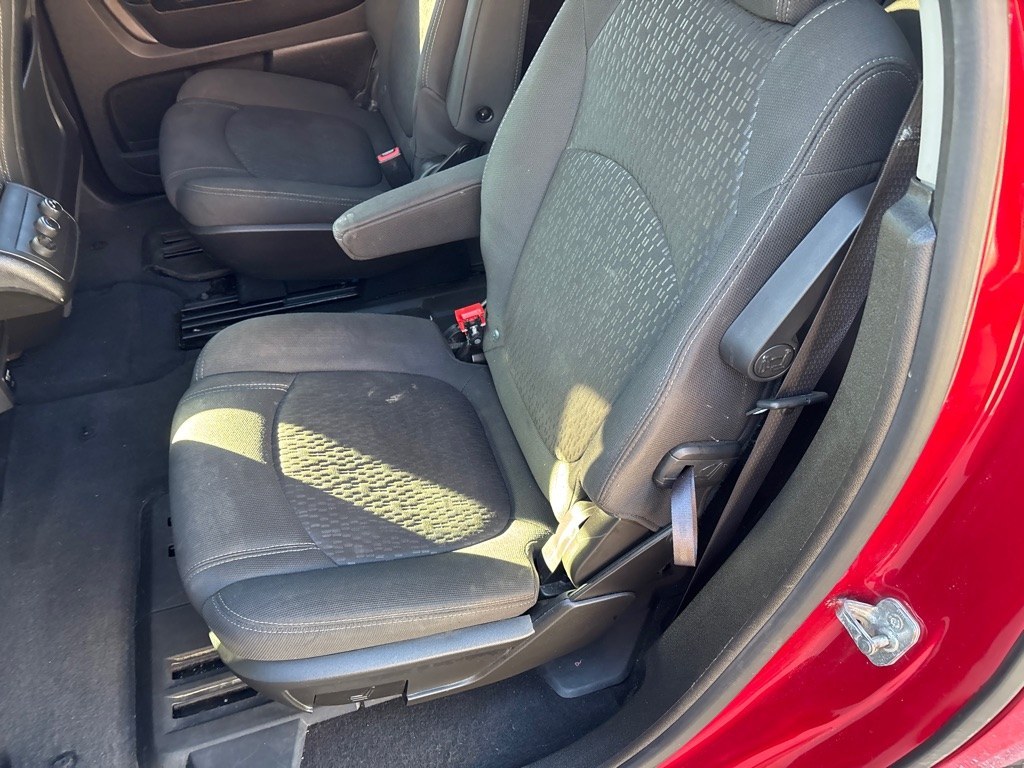 2014 RED GMC ACADIA SLE (1GKKVPKD8EJ) with an 3.6L engine, Automatic transmission, located at 2514 Williamson Rd NE, Roanoke, VA, 24012, (540) 265-7770, 37.294636, -79.936249 - NO CREDIT CHECK FINANCING WITH ONLY $2000 DOWN PAYMENT!!!! Check out our website www.needausedvehicle.com for our No Credit Check/ In House Financing options!! No Credit Check Available!!! In House Financing Available!!! All Clean Title Vehicles (no Salvaged or flooded vehicles ever on our lot)!- Photo#4